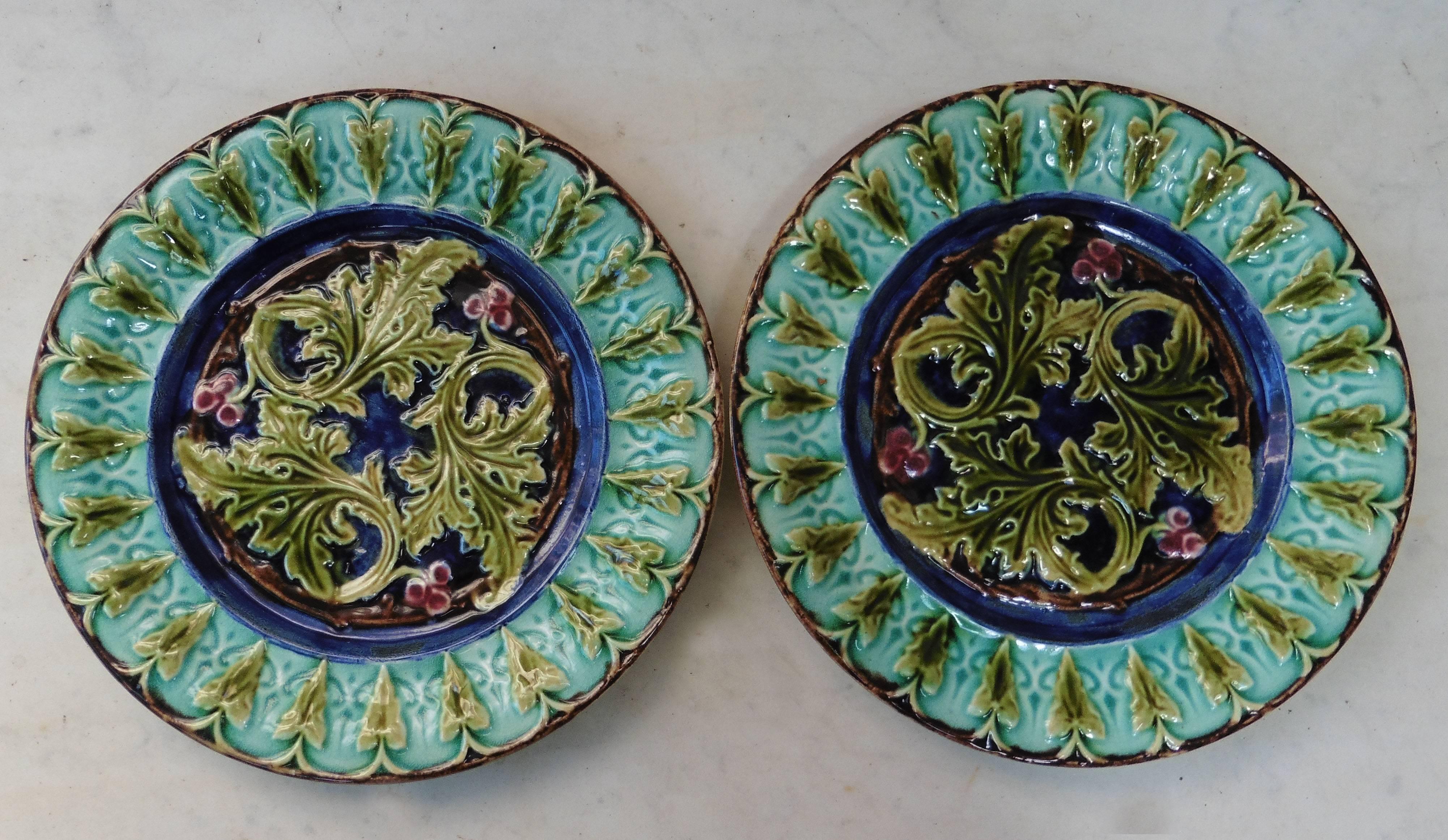 Antique French Majolica acanthus leaves very plate rare color, circa 1890.