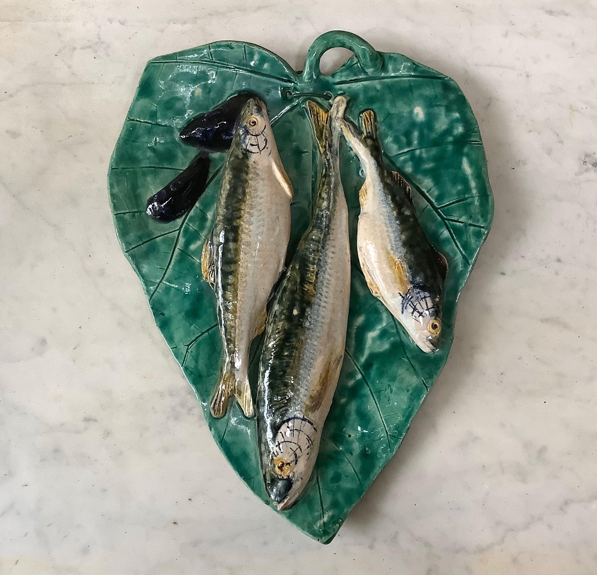 Majolica Palissy Fishs Wall Renoleau Platter, circa 1880 In Good Condition For Sale In Austin, TX