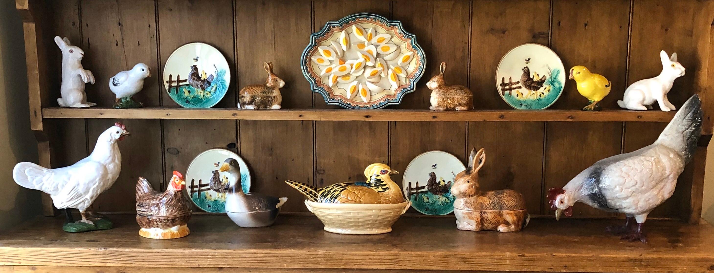 Bavent de gallina y pollitos de terracota mayólica, hacia 1920 en venta 3