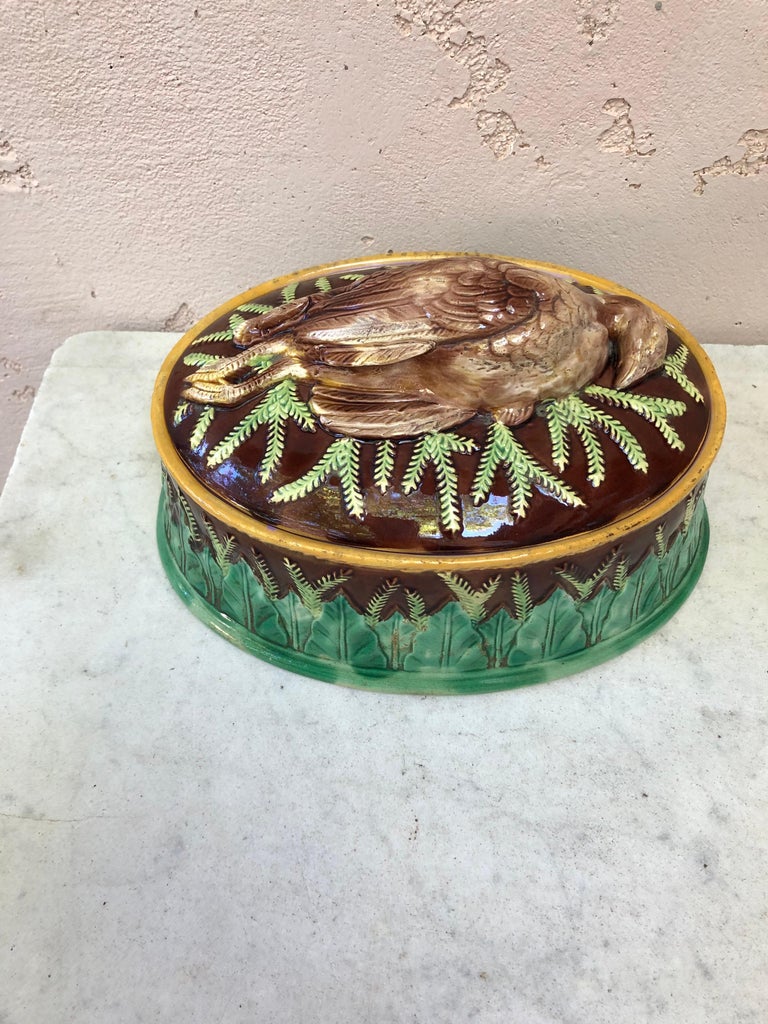 English Majolica game pie dish George Jones.
Measures: Length / 10 inches on 7.5 inches, height / 6.5 inches.