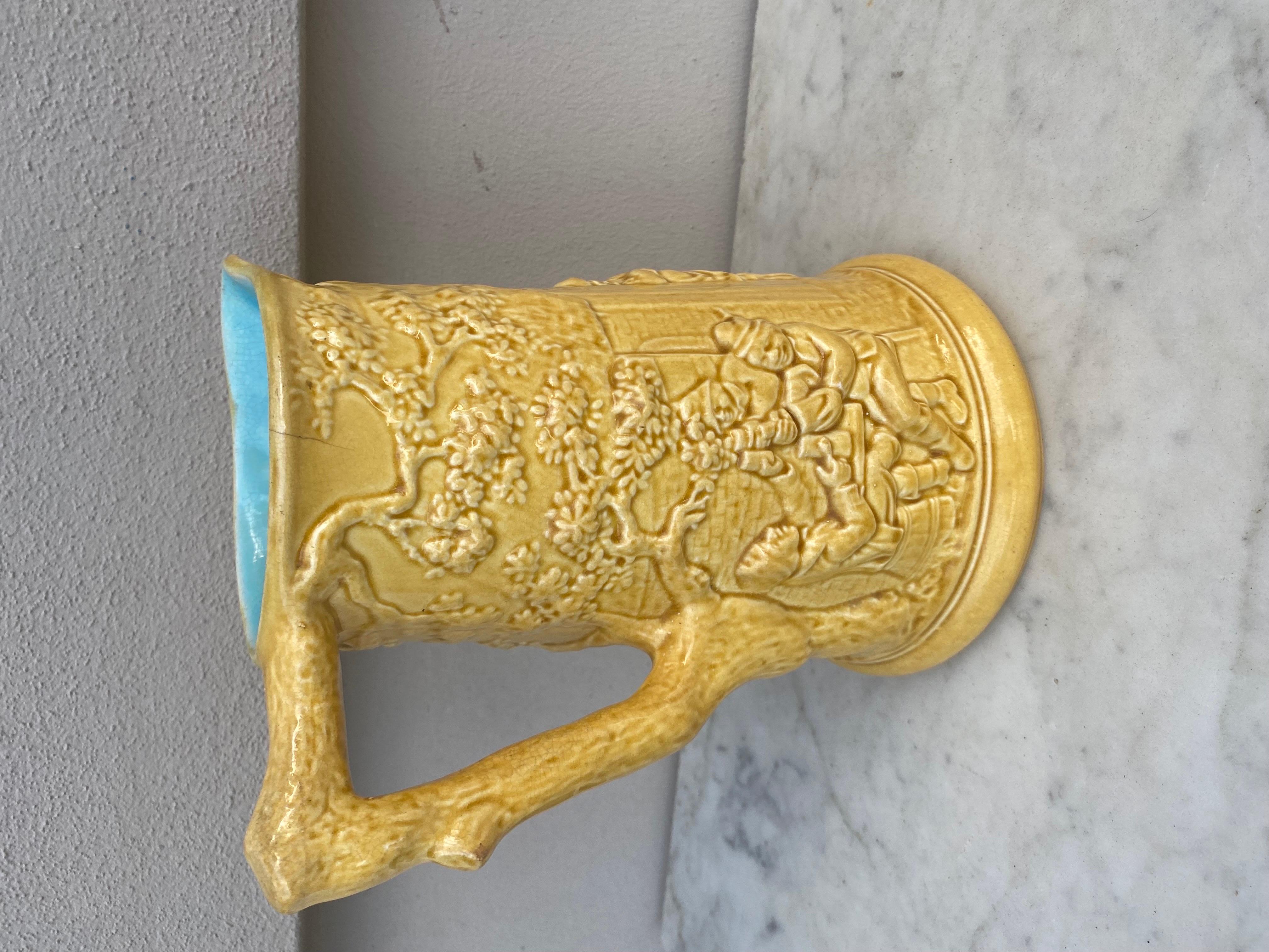 Early Yellow Majolica Pitcher Sarreguemines, circa 1870 In Good Condition For Sale In Austin, TX