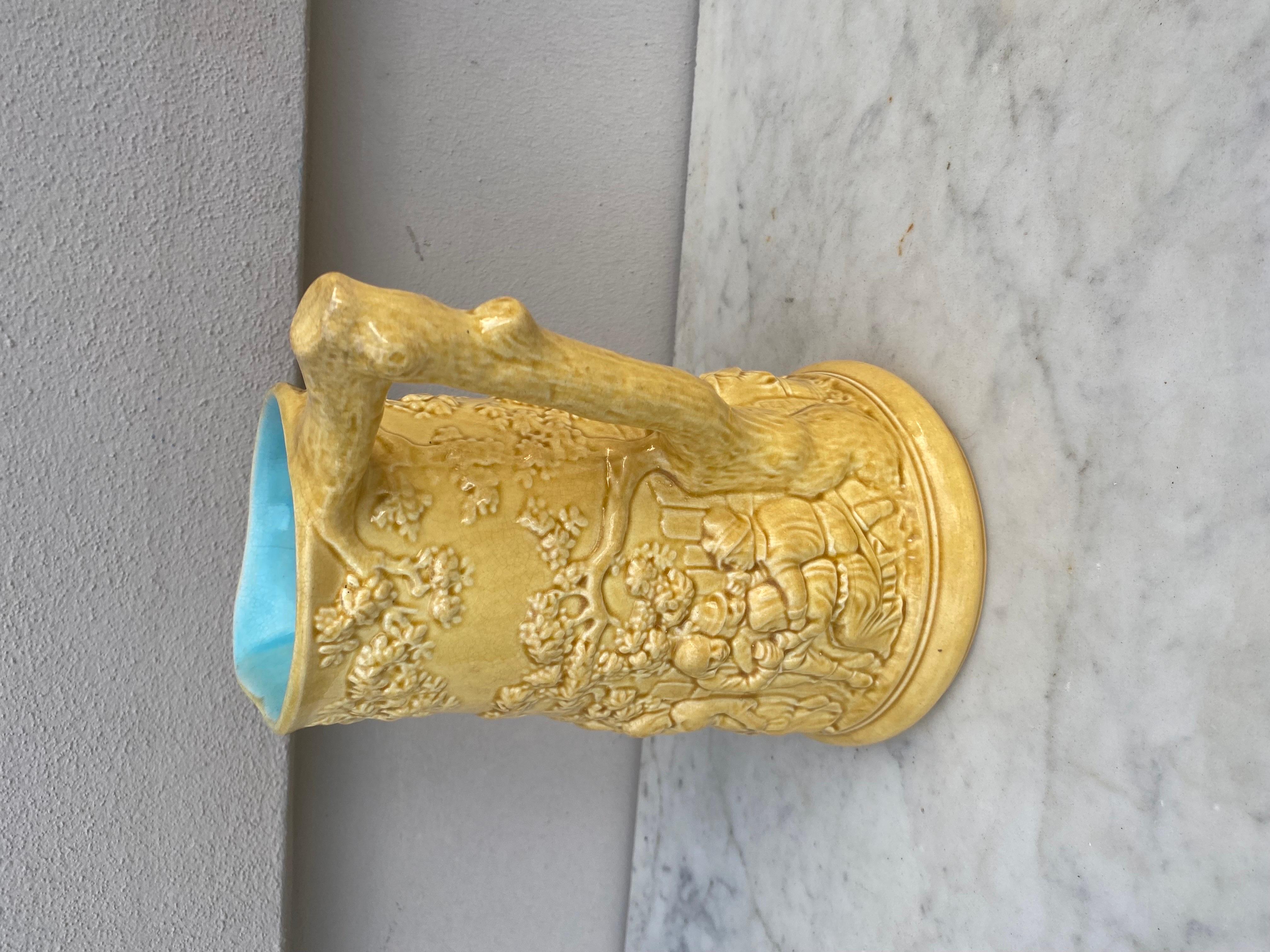 Antigua jarra de mayólica amarilla Sarreguemines, hacia 1870 en venta 2
