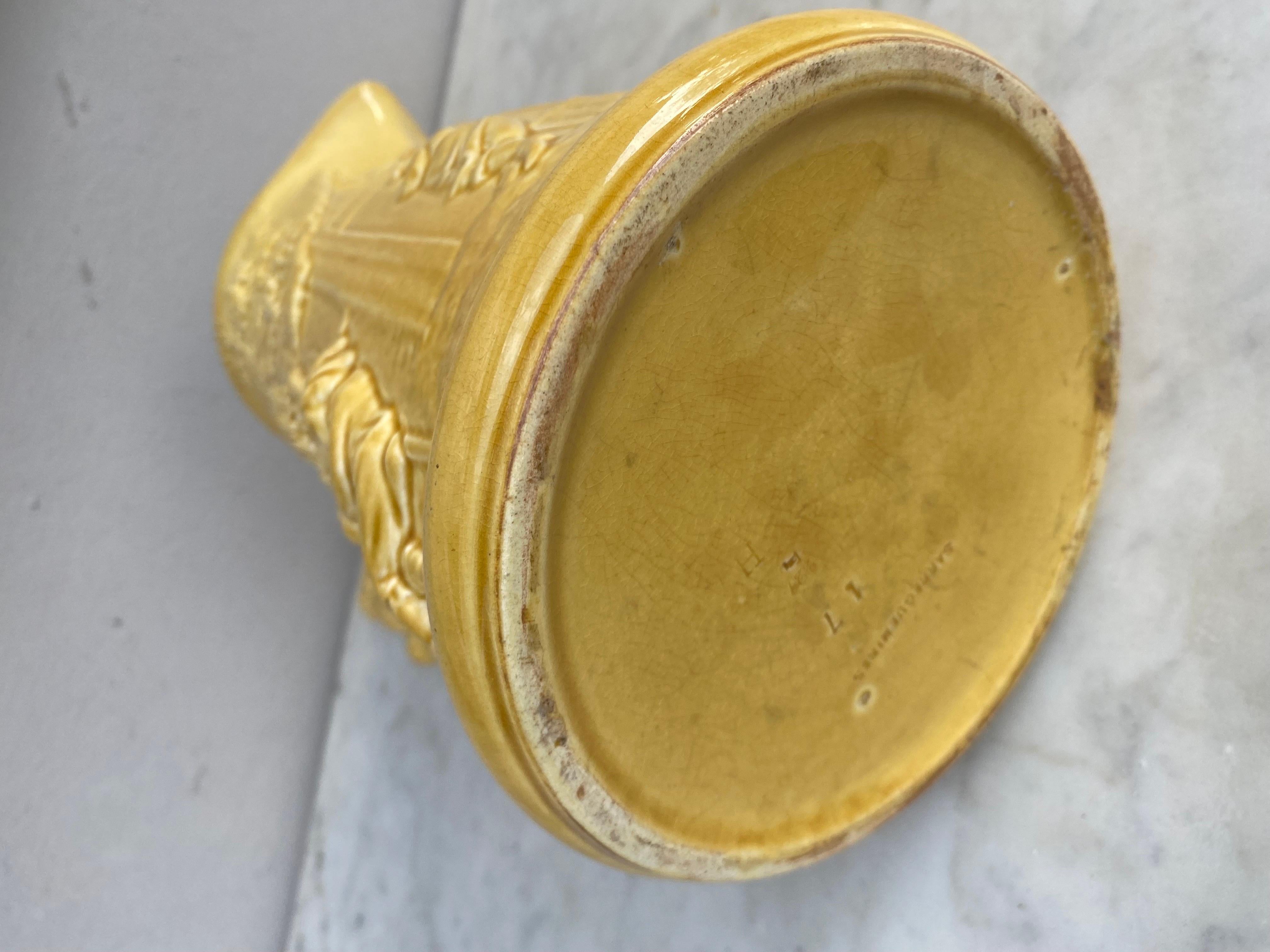 Antigua jarra de mayólica amarilla Sarreguemines, hacia 1870 en venta 3