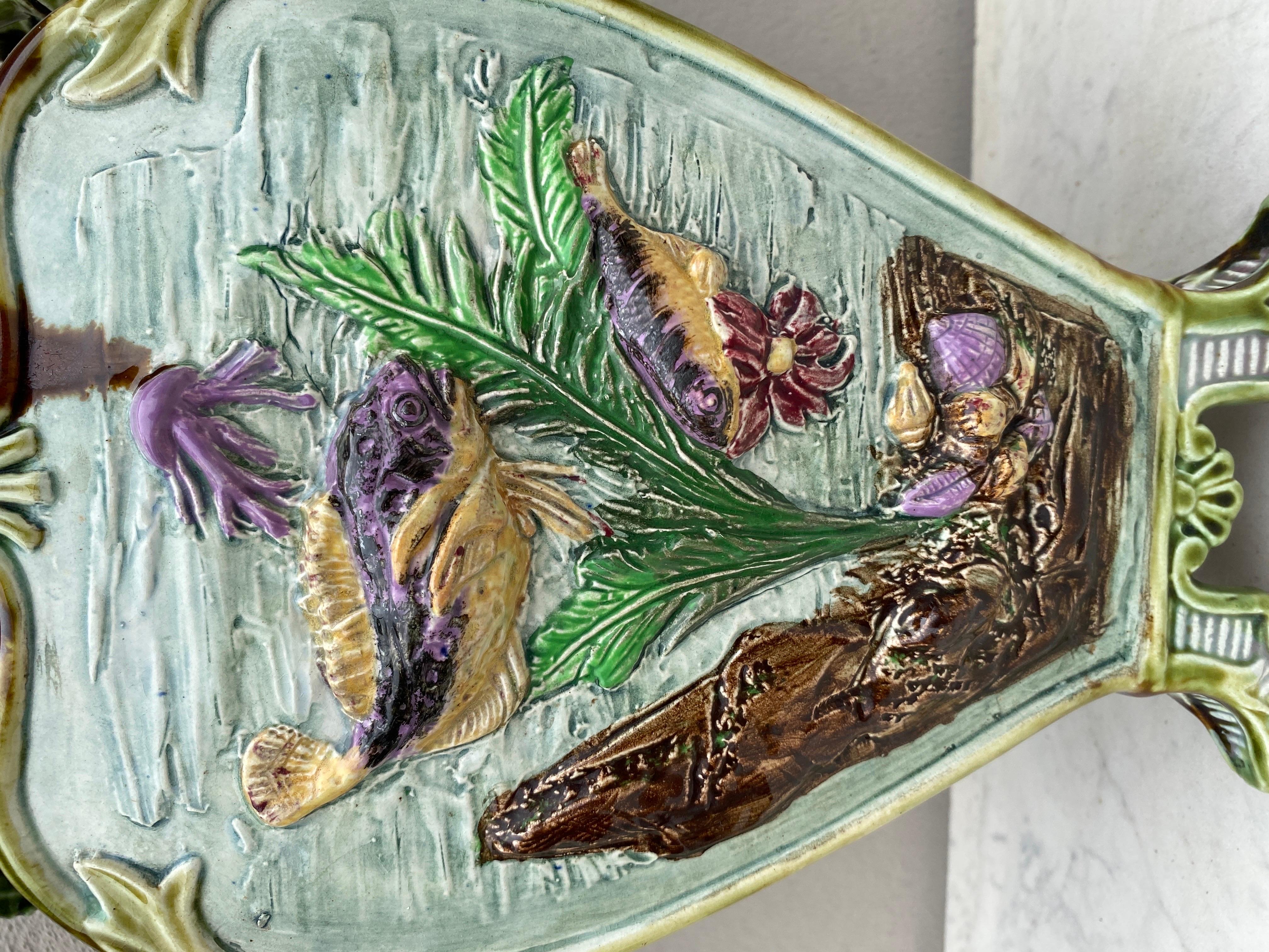 French Majolica Vase with Fishs and Shells, circa 1880 For Sale 4