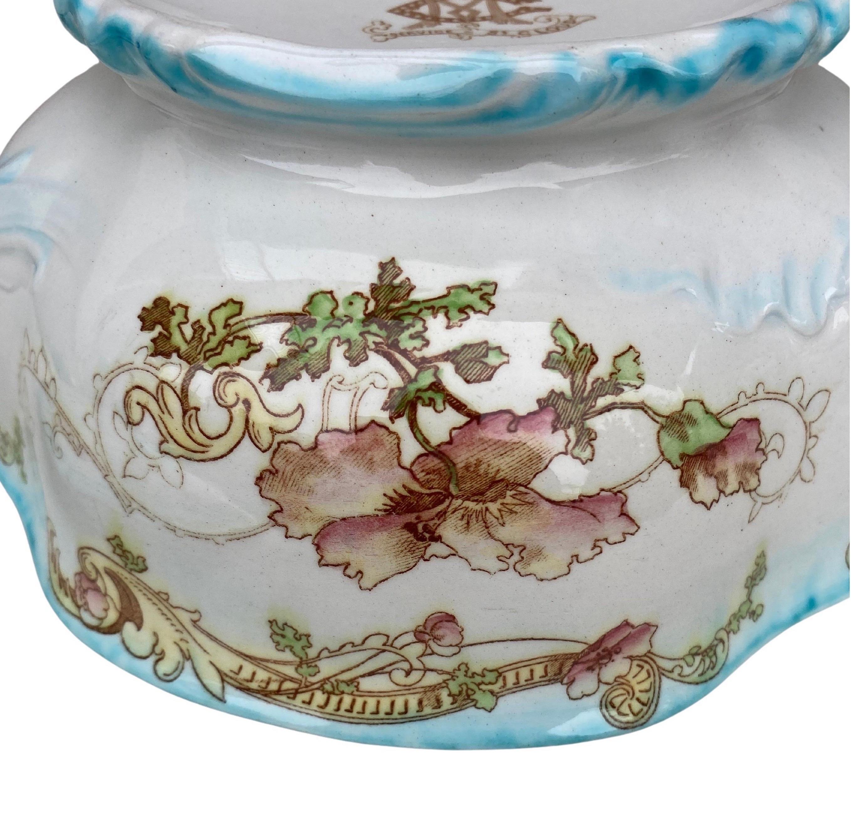 French Faience Tureen Creil et Montereau, Circa 1890 In Good Condition For Sale In Austin, TX