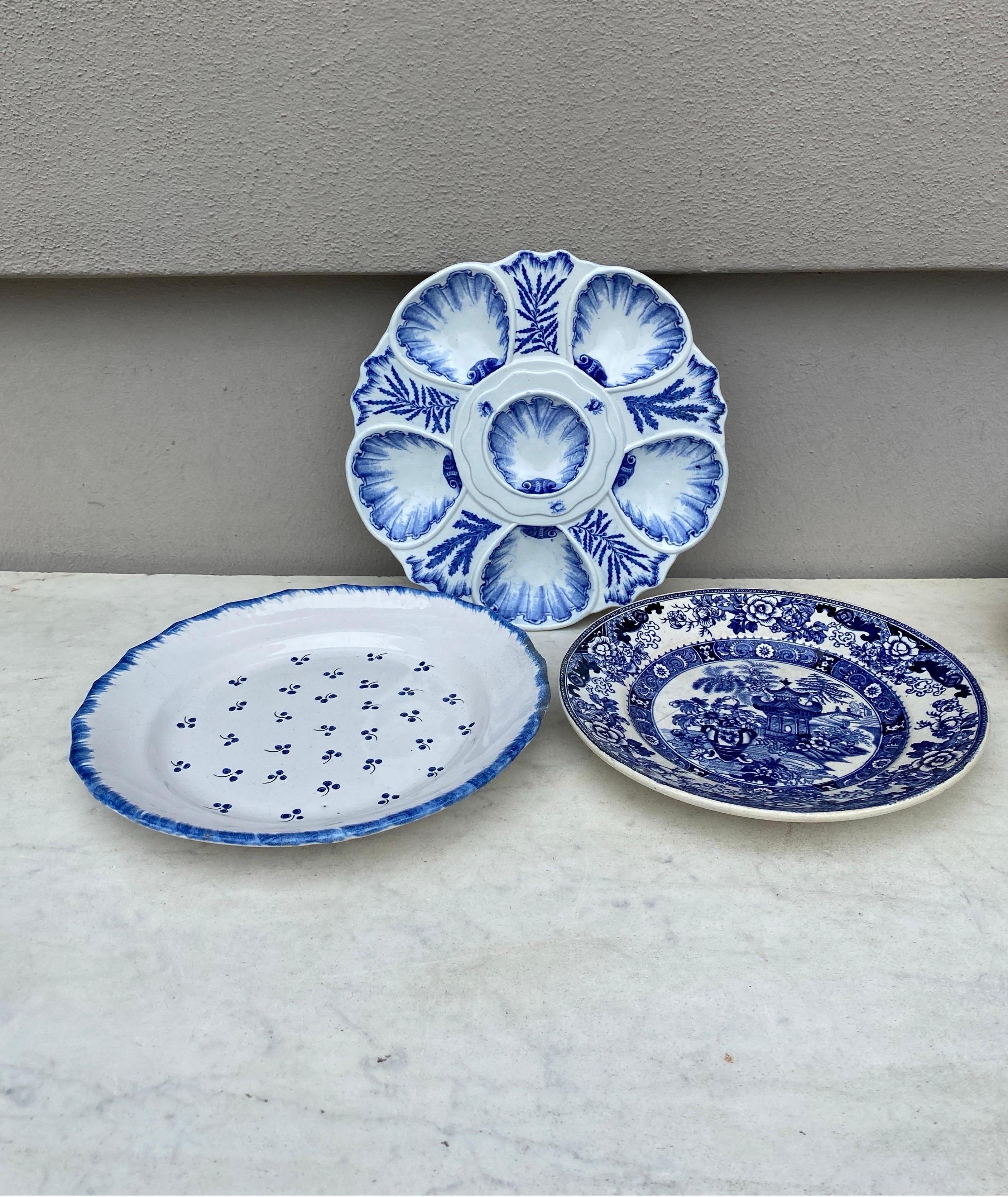 Majolica Flowers Plate Villeroy Boch circa 1890 In Good Condition In Austin, TX