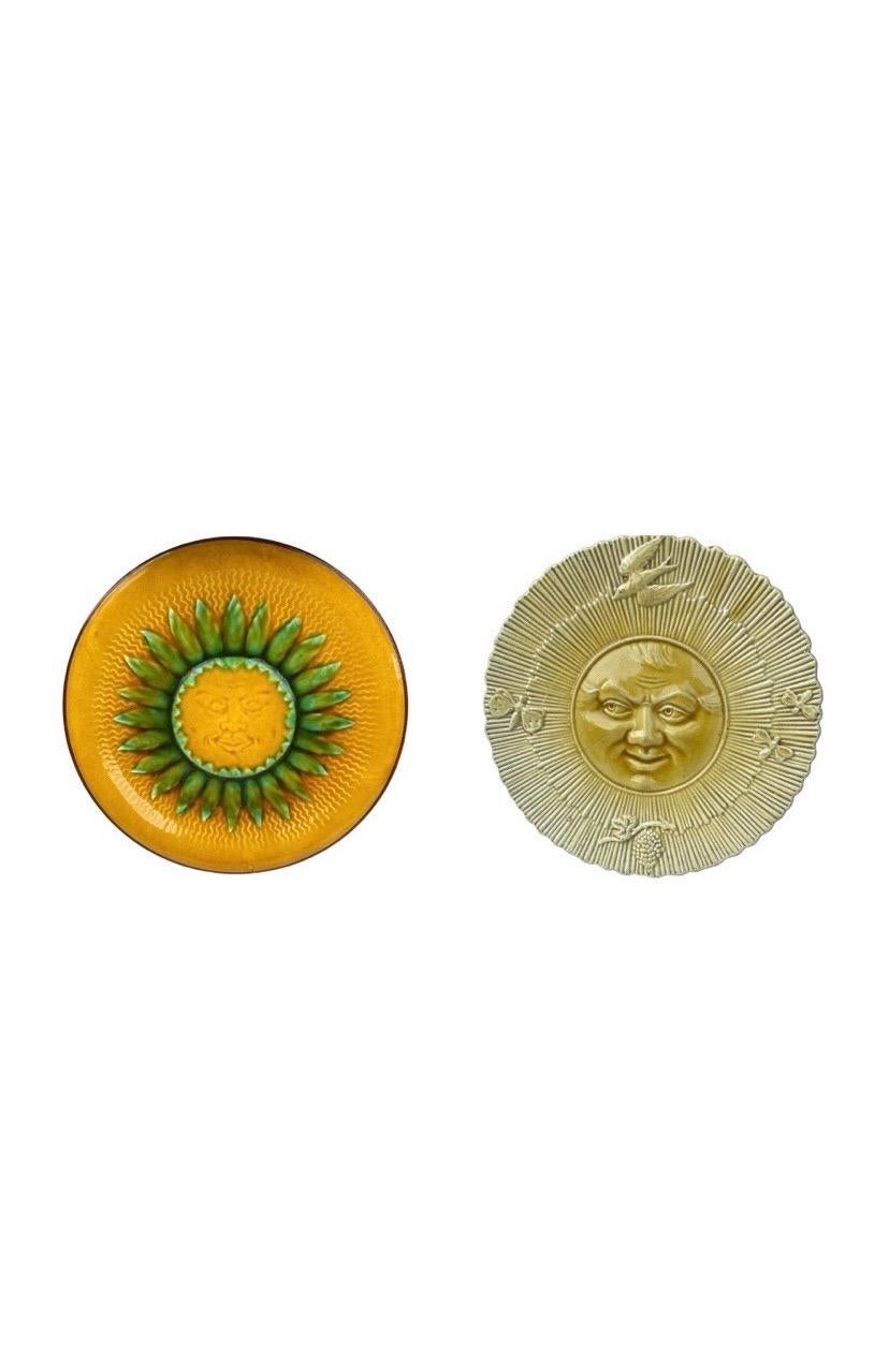 Pareja de platos de mayólica francesa Sol y Luna circa 1890 en Bueno estado para la venta en Austin, TX