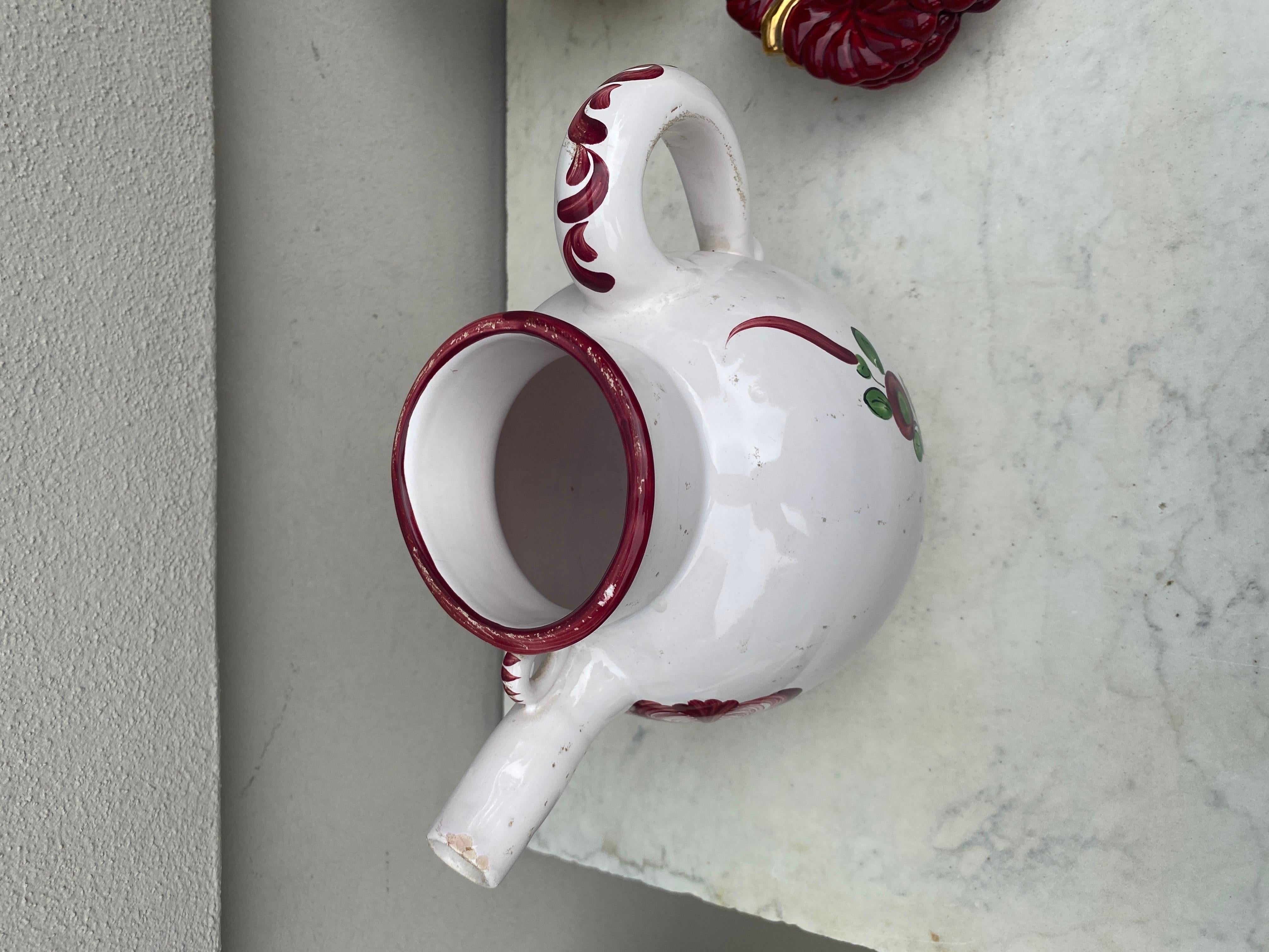 Metà XX secolo Brocca con manico in maiolica francese CIRCA 1950 in vendita