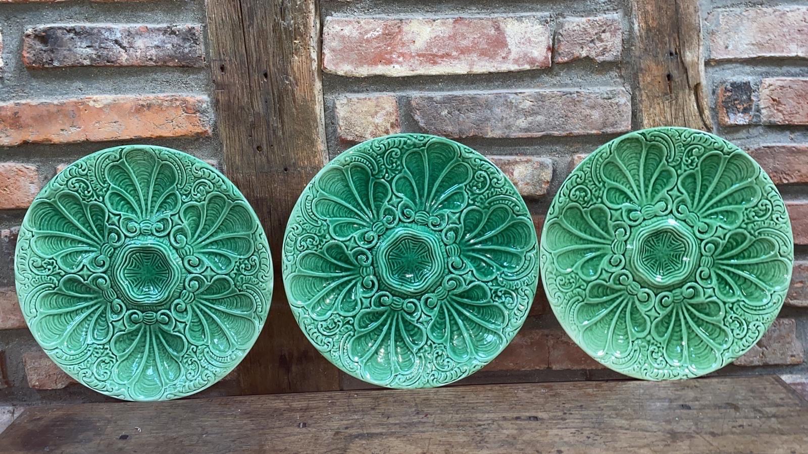 Late 19th Century 19th Century Green Majolica Oyster Plate For Sale