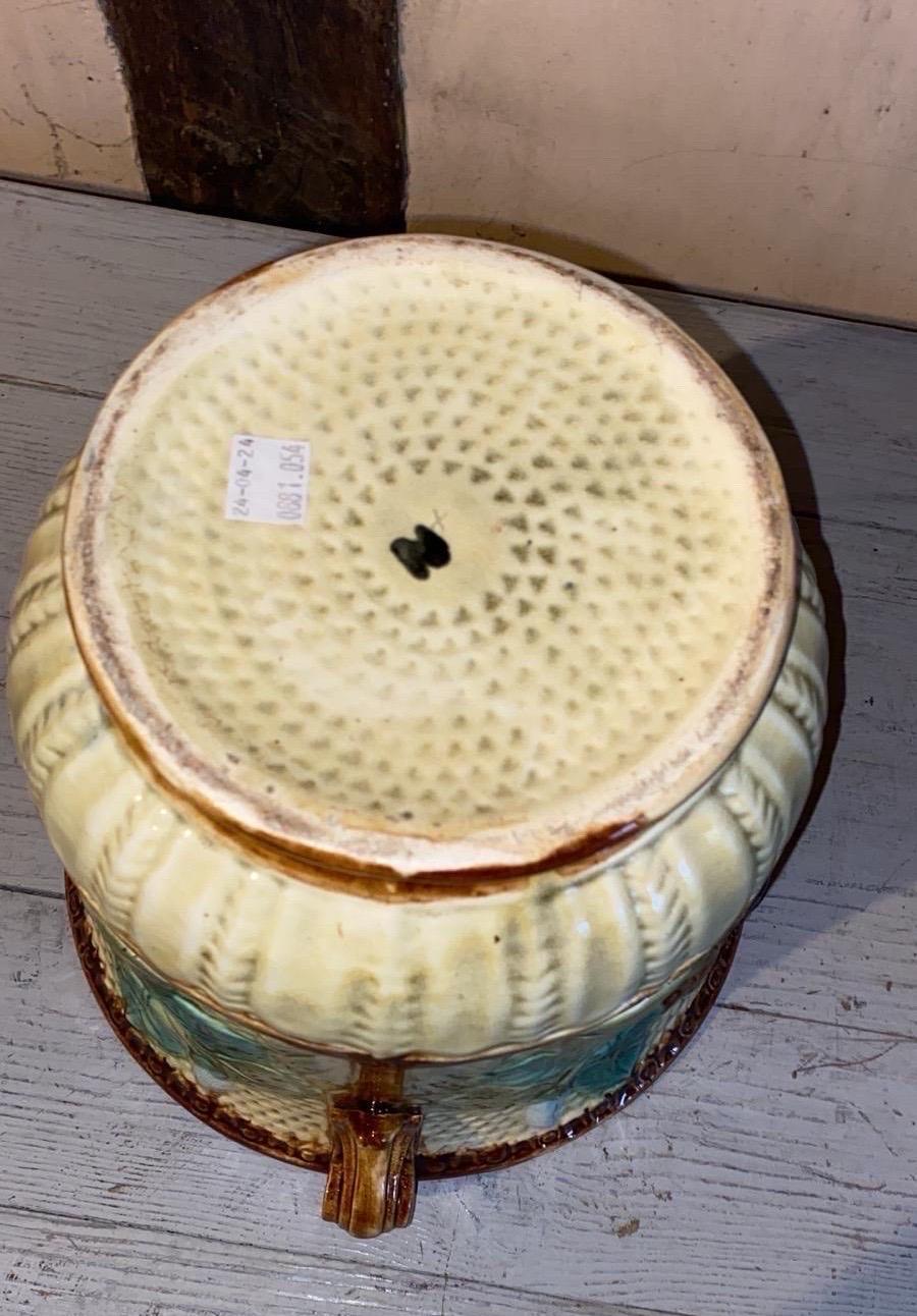 Cache-pot oiseaux en majolique du 19ème siècle Wasmuel Bon état - En vente à Austin, TX