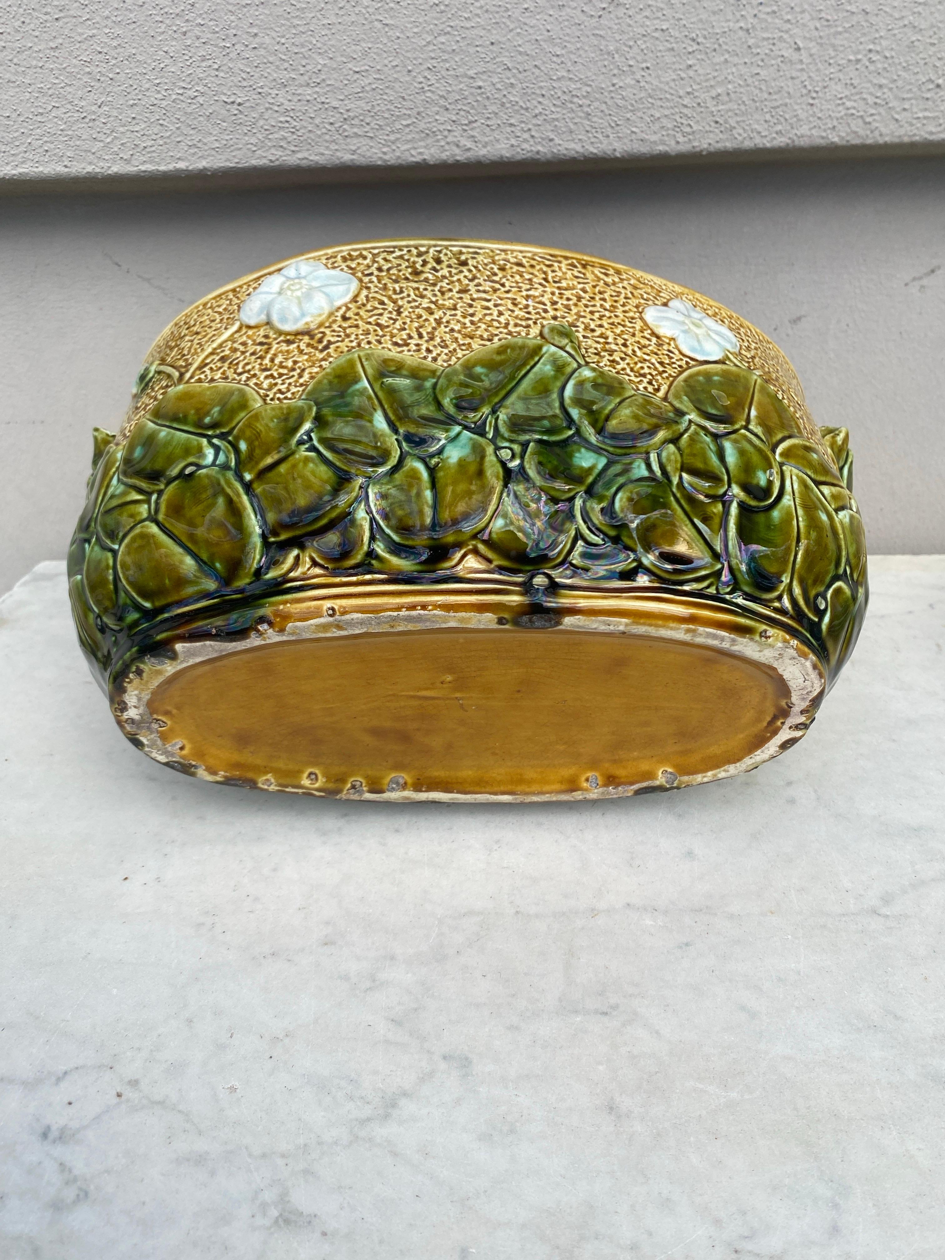 French Majolica White Flowers Jardinière, circa 1880 For Sale 3
