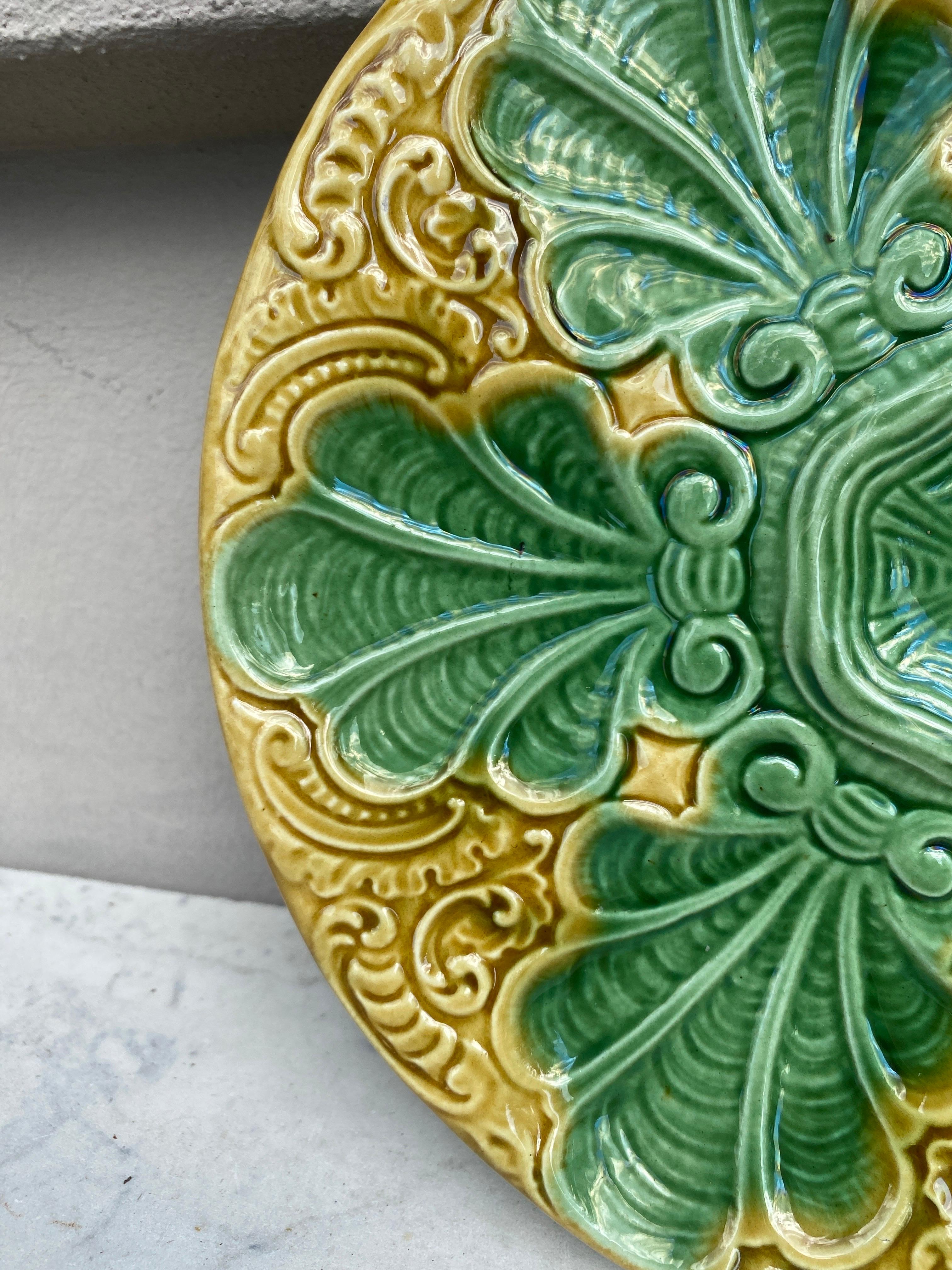 Rustico Piatto da ostrica in maiolica verde e gialla del XIX secolo in vendita