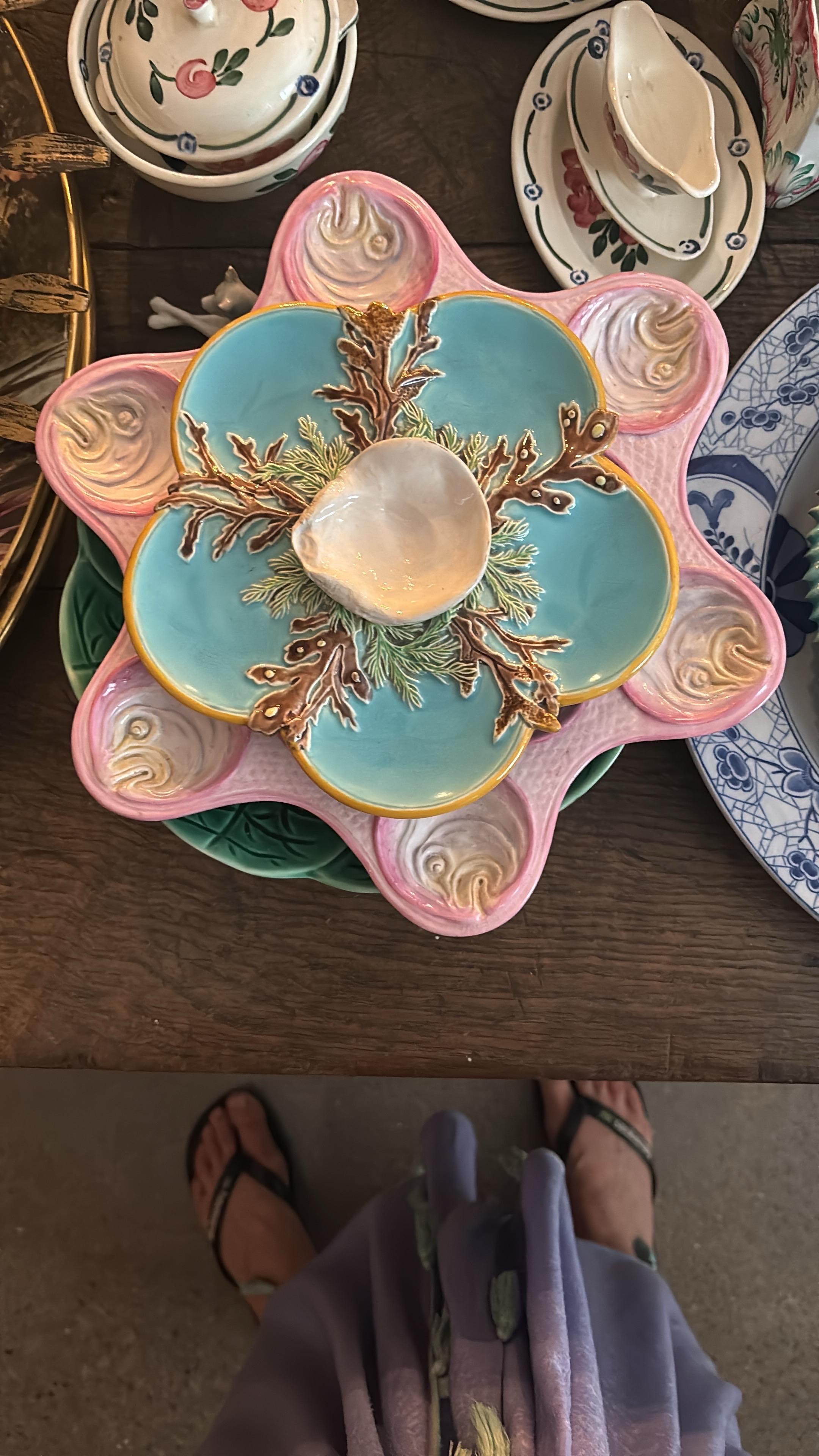 Piatto in maiolica Aqua Oyster del XIX secolo Minton 5