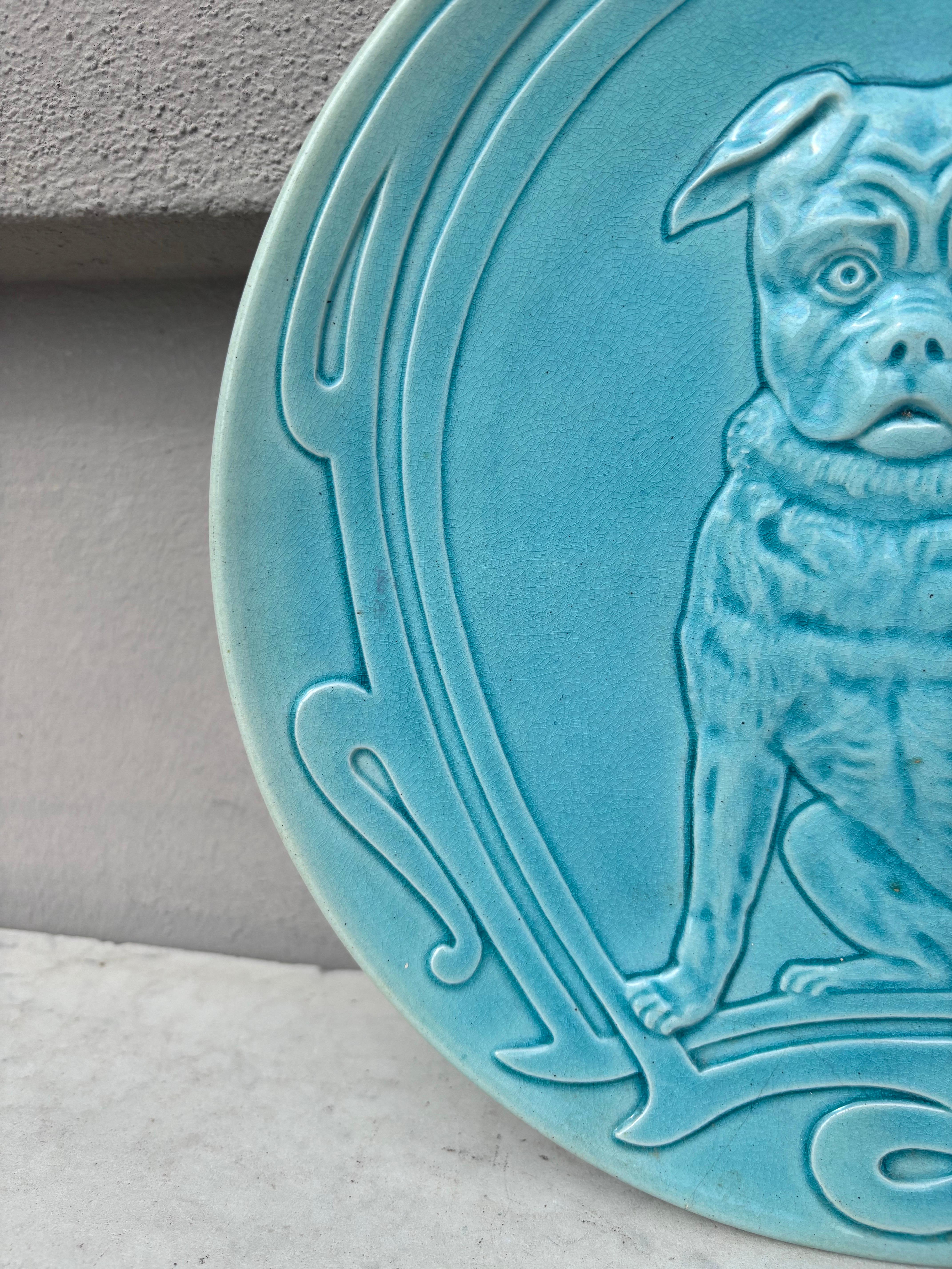 Rustico Grande piatto da parete francese in maiolica Bulldog, circa 1890 in vendita