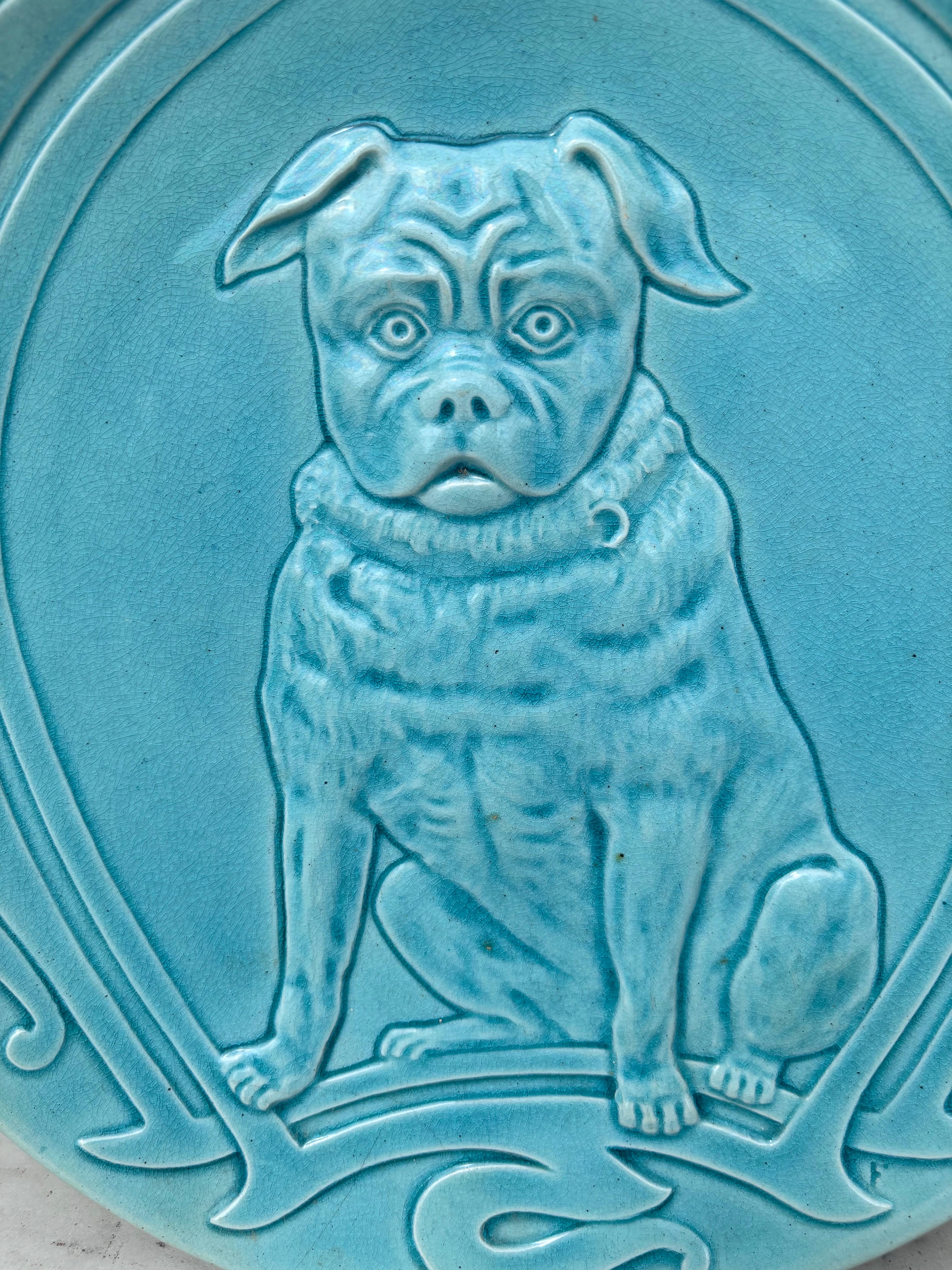 Fine XIX secolo Grande piatto da parete francese in maiolica Bulldog, circa 1890 in vendita