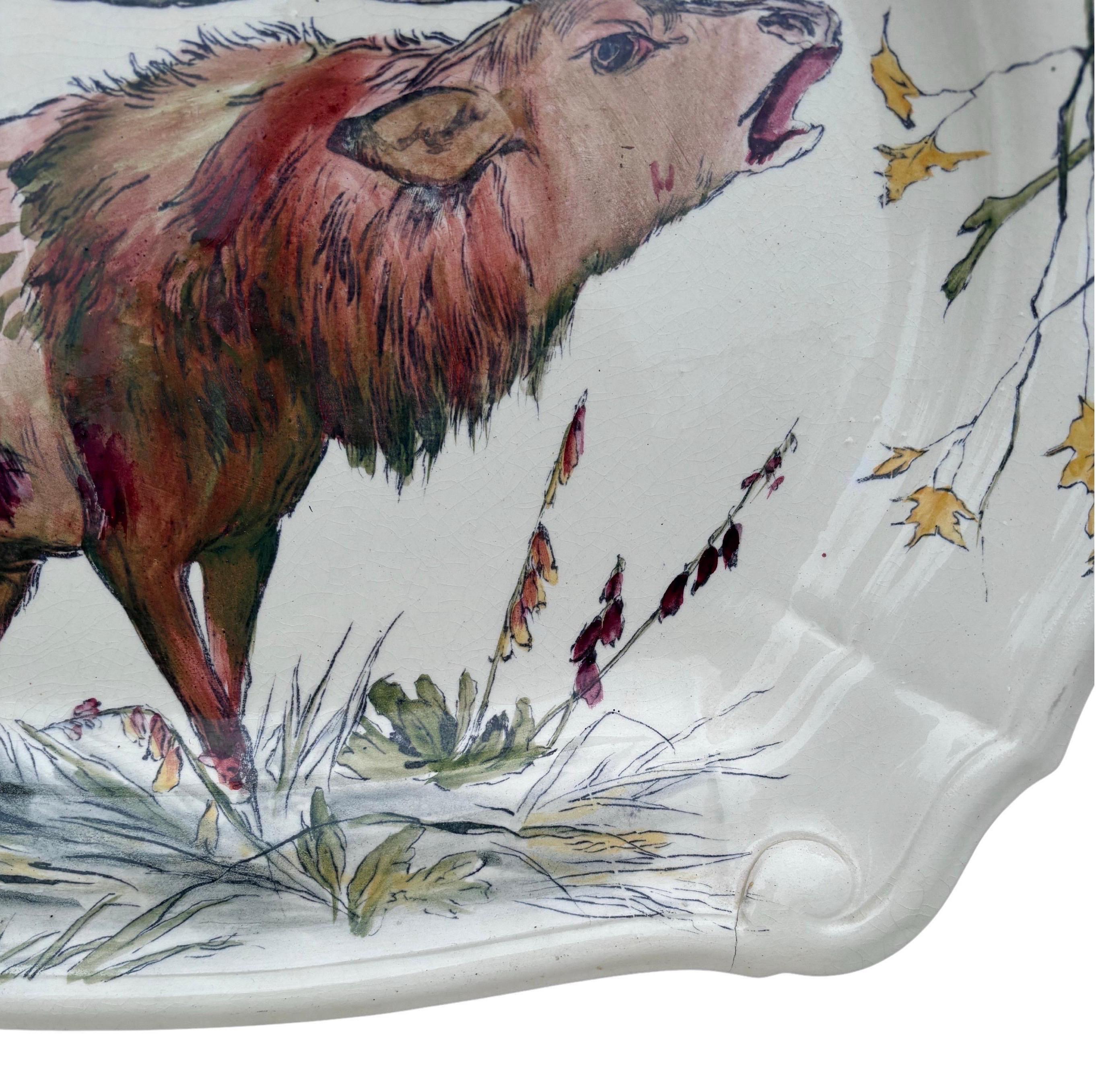 Français Grand plateau de cerf en faïence Hippolyte Boulenger Choisy Le Roi du 19ème siècle en vente