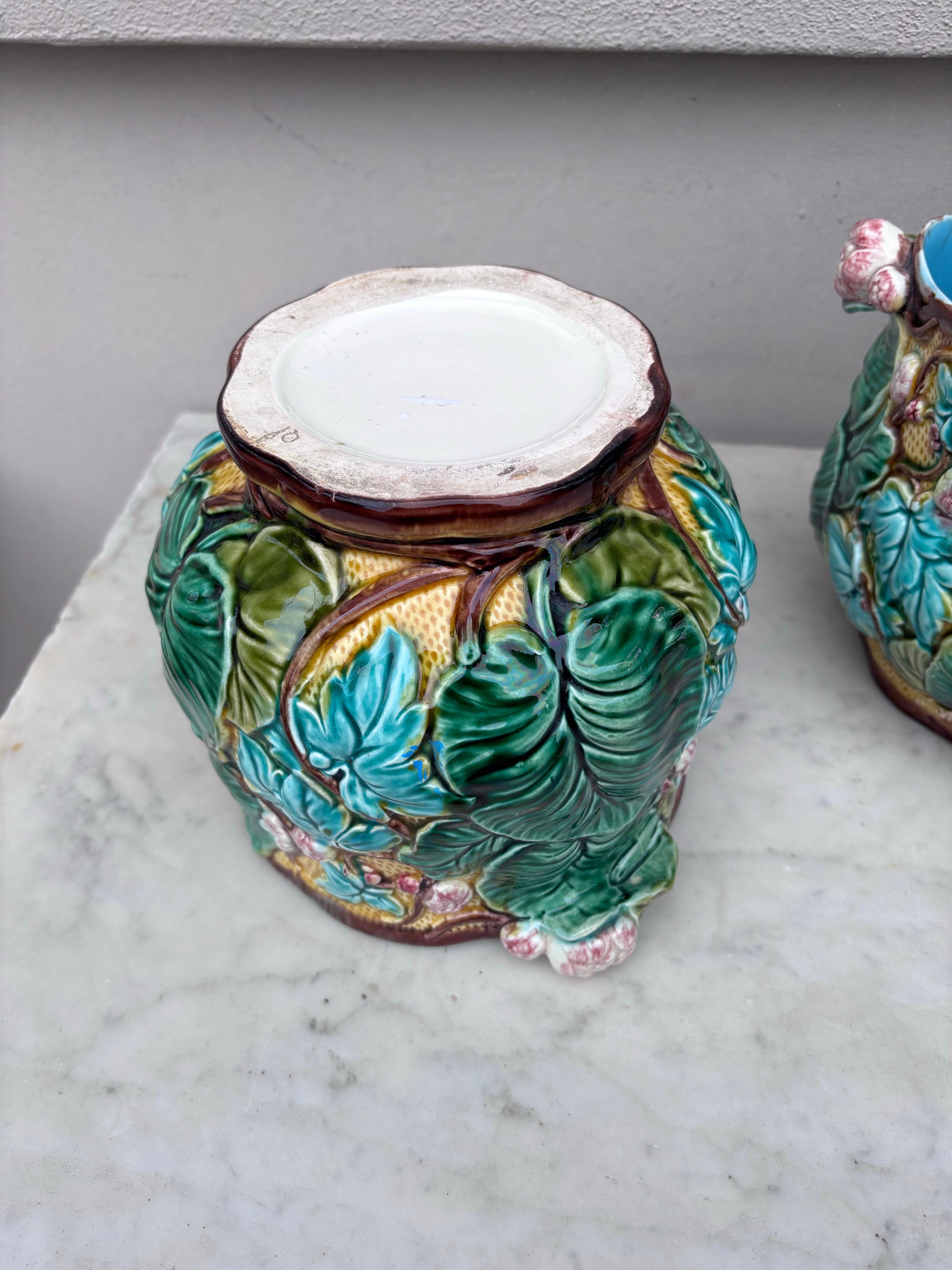 Paire de pots en majolique à fleurs et feuilles en Cache Luneville Circa 1890 en vente 4