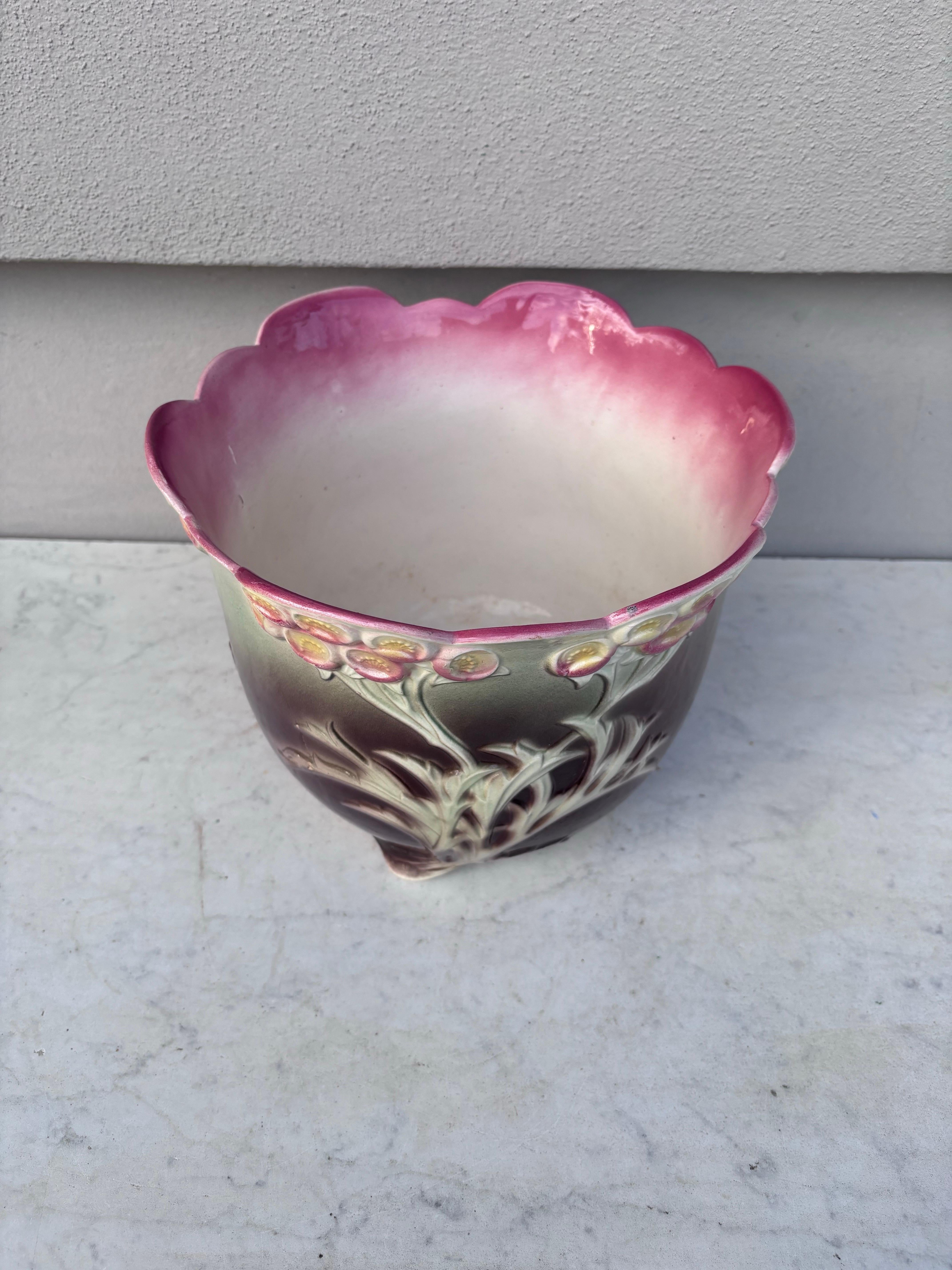 Français Cache pot de fleurs en majolique  Keller & Guerin A Clement, vers 1900 en vente