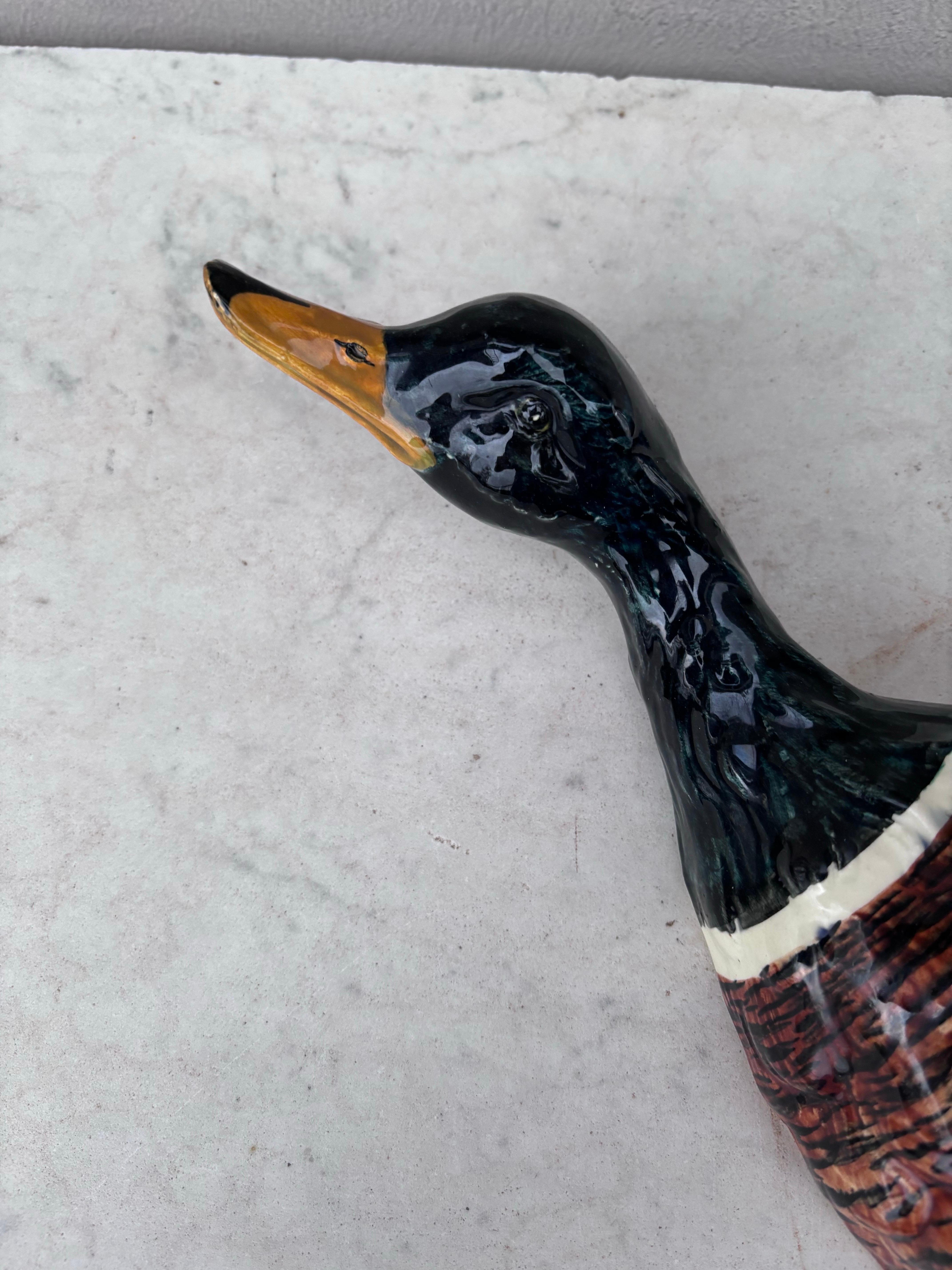 Bolsillo de pared de mayólica de pato Delphin Massier, circa 1890 en venta 2