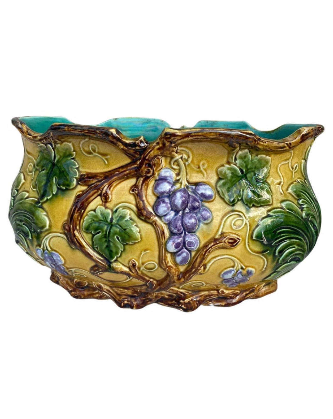 Majolica Grapes Plate Keller & Guerin Saint Clement For Sale 2