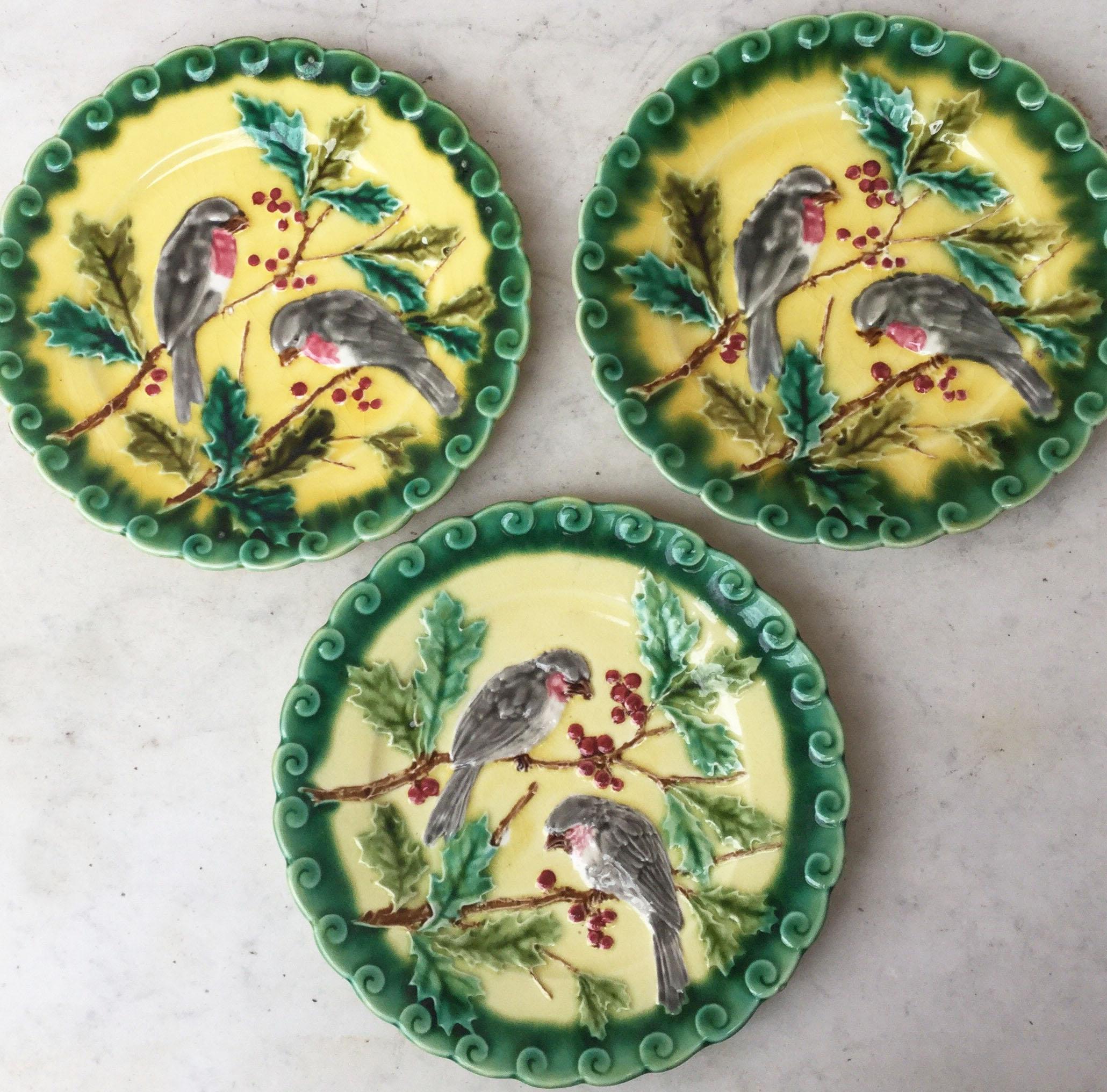 French Majolica Plate Birds with Holly Sarreguemines, circa 1880