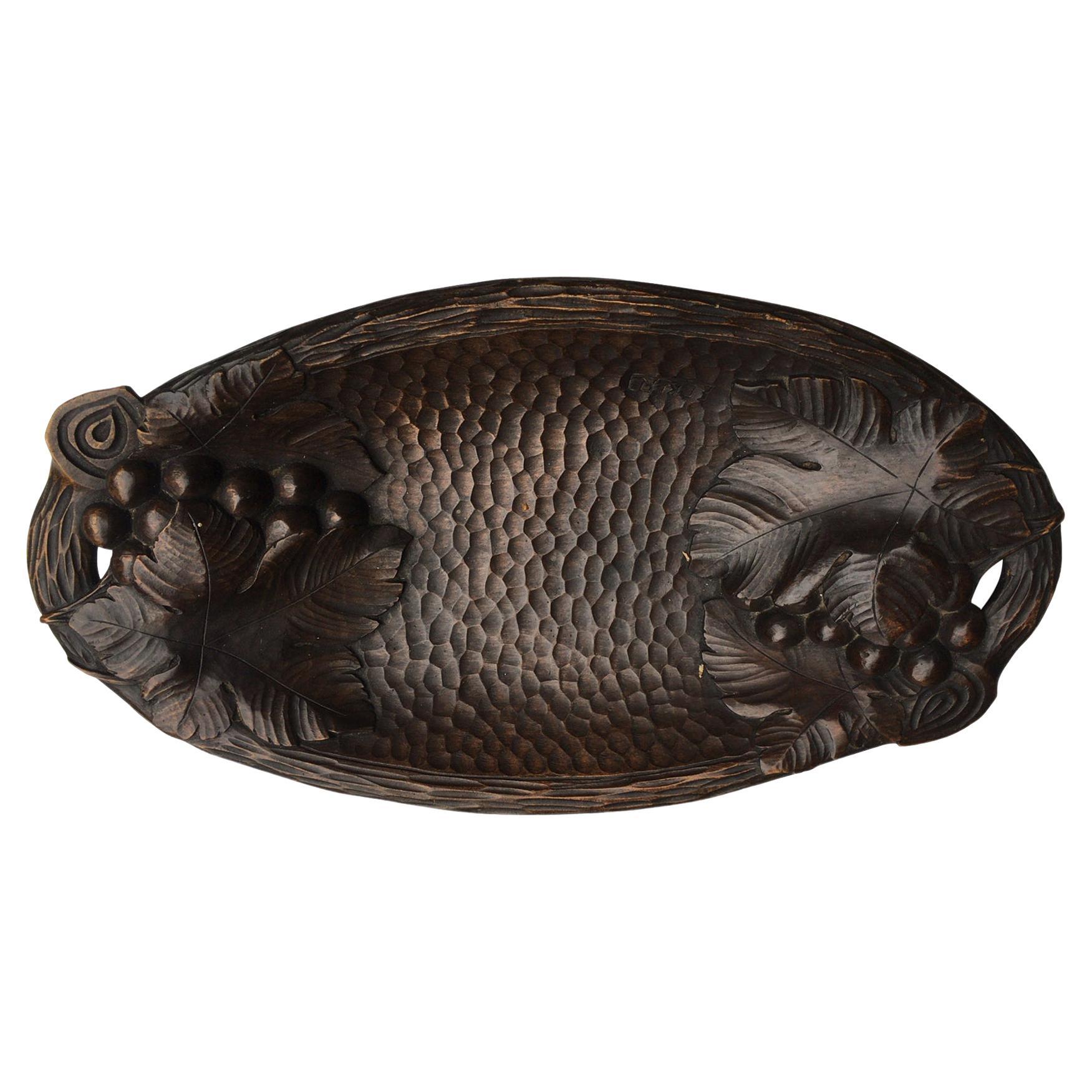 French Carved Wood Platter with Grapes and Vine Leaves, circa 1900