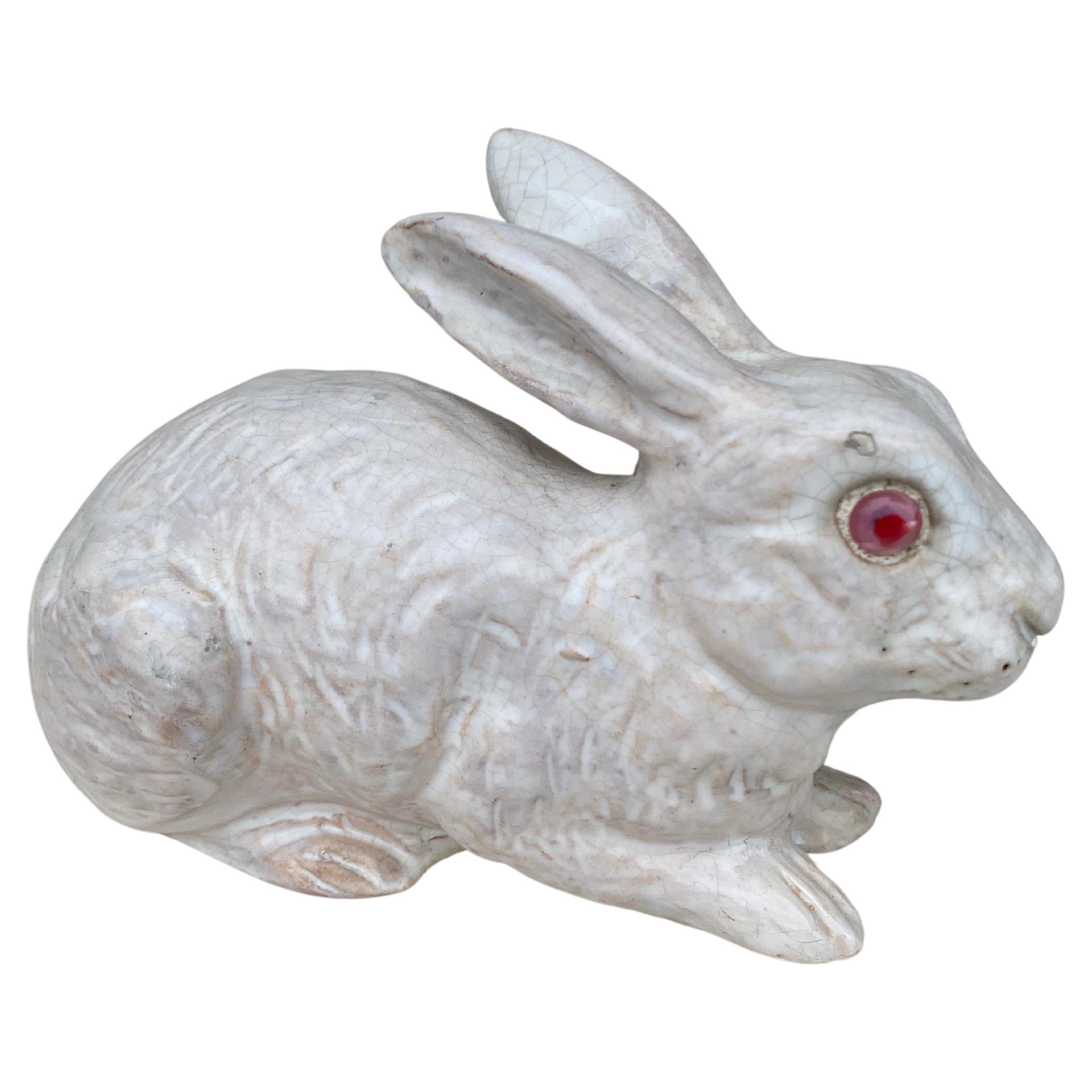 French white terracotta rabbit signed Bavent, circa 1890.
(Normandy).
Size / Length: 9 inches on 4.5 inches, height / 4.8 inches.