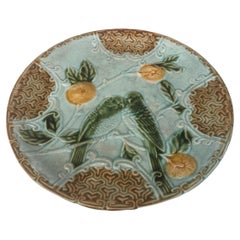 Piatto in maiolica Parrocchetti Salins, 1890 circa