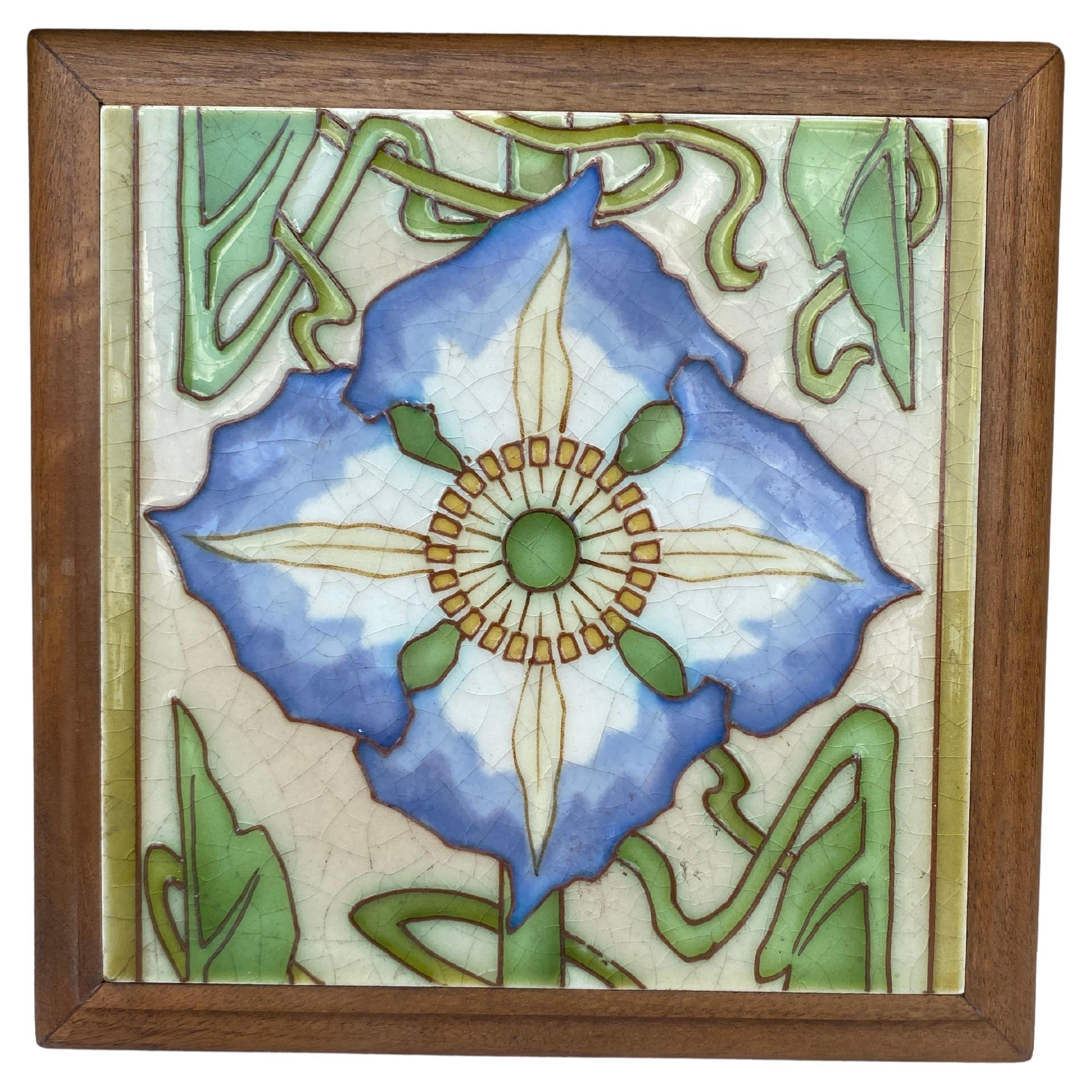 Salvamanteles de mayólica Art Nouveau Circa 1900
