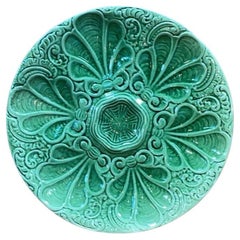 Plato de ostra de mayólica verde del siglo XIX