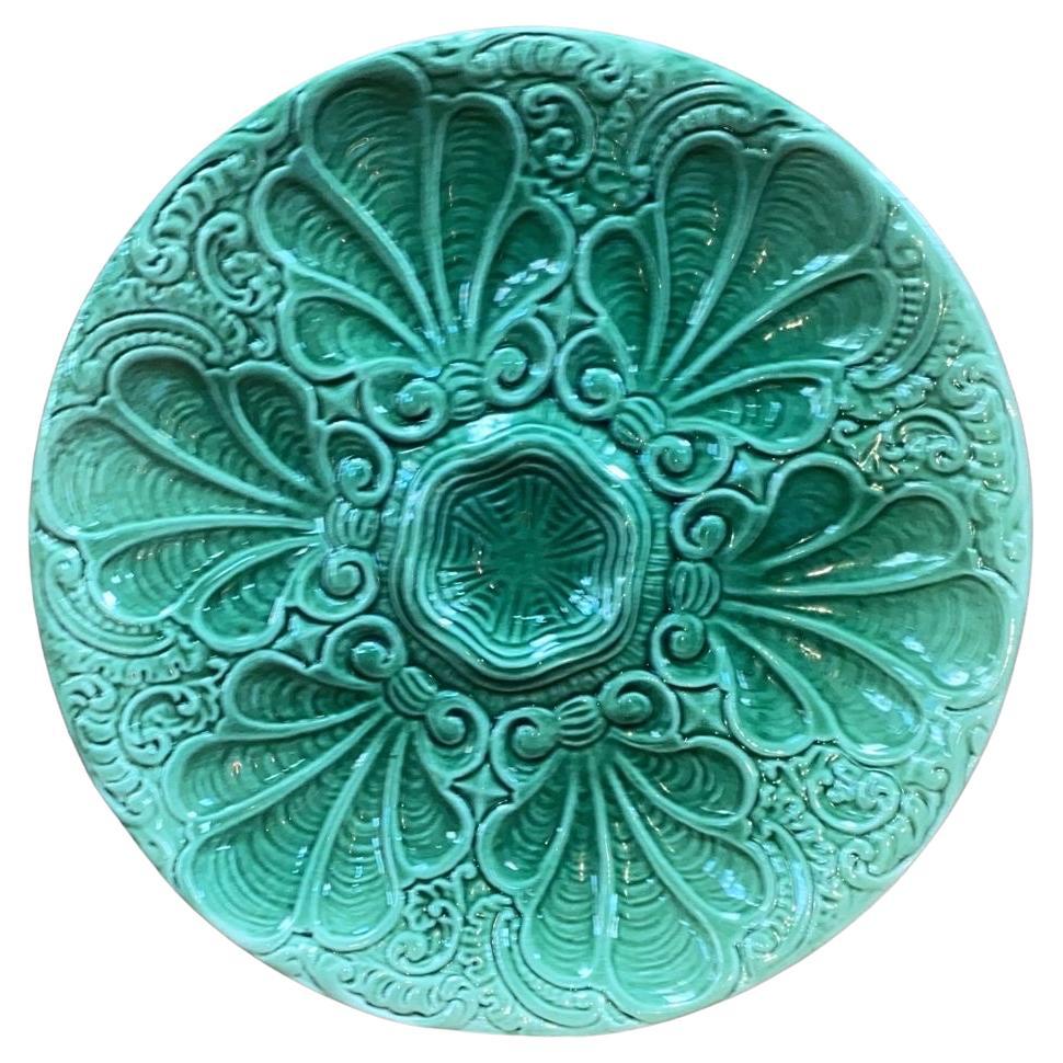 Plato de ostra de mayólica verde del siglo XIX