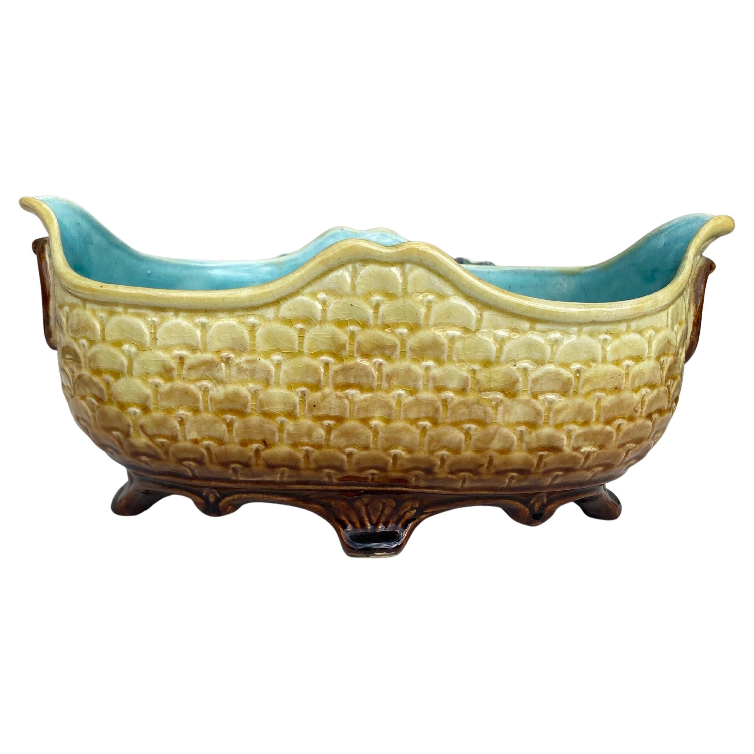 Country Jardinière francese in maiolica a forma di viole, 1880 circa in vendita