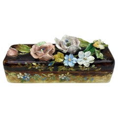 Caja grande y rara de mayólica del siglo XIX para flores