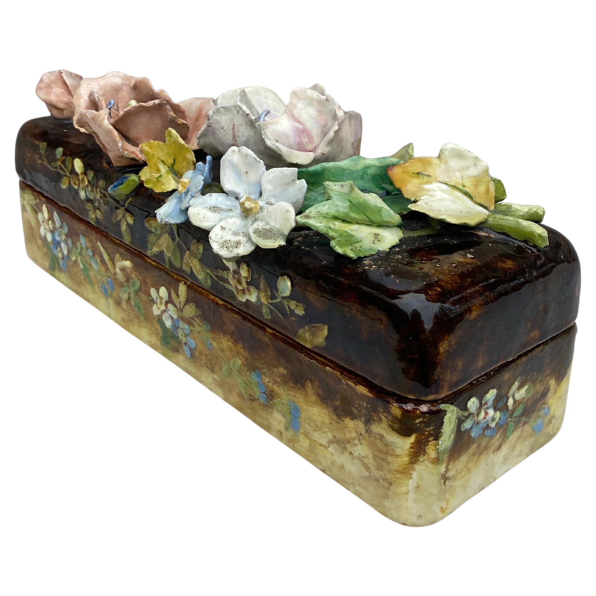 Rustico Grande e rara scatola di fiori in maiolica del XIX secolo in vendita