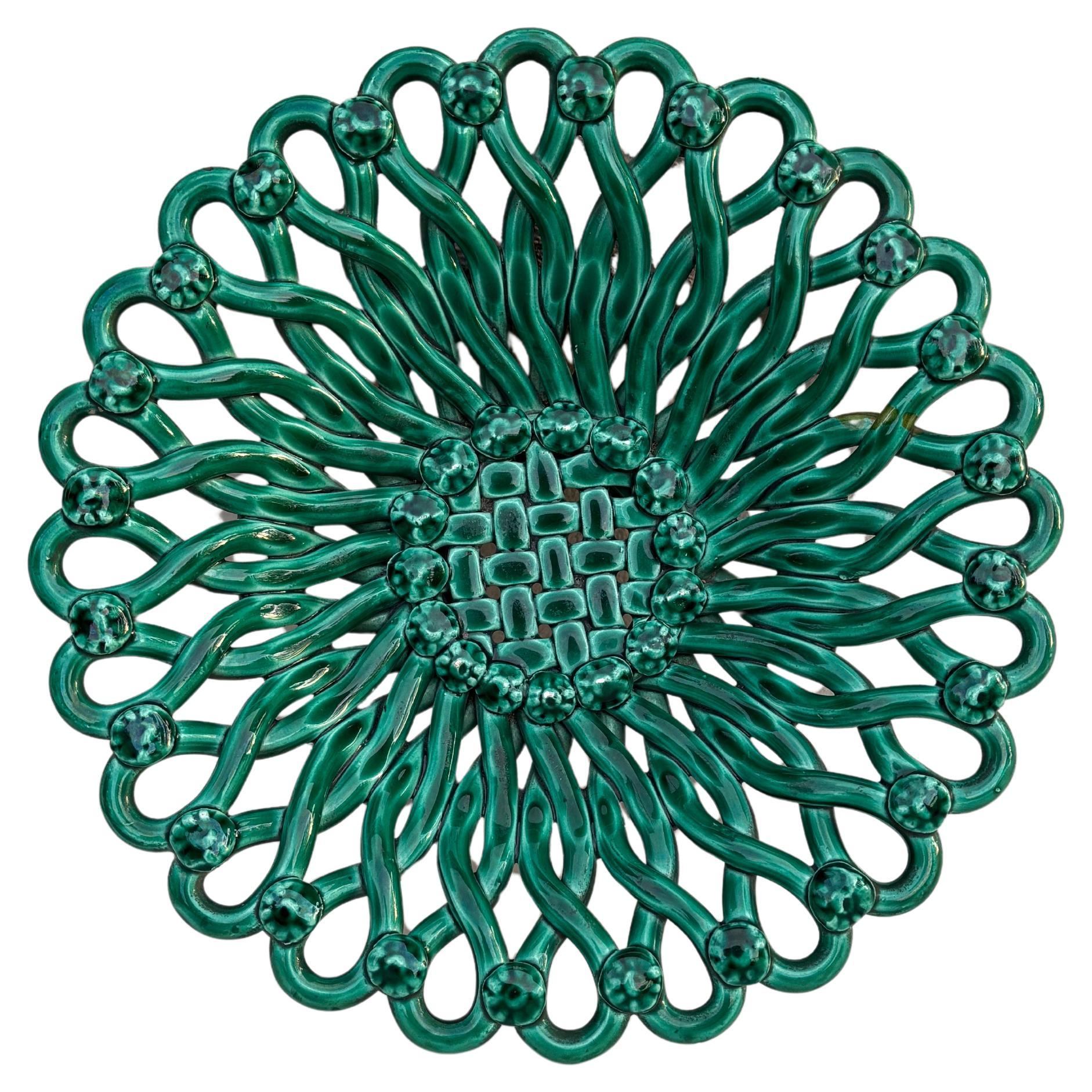 Grand bol rond ou panier en majolique verte de Vallauris circa 1950