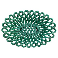 Grand bol ou panier ovale en majolique verte de Vallauris circa 1950