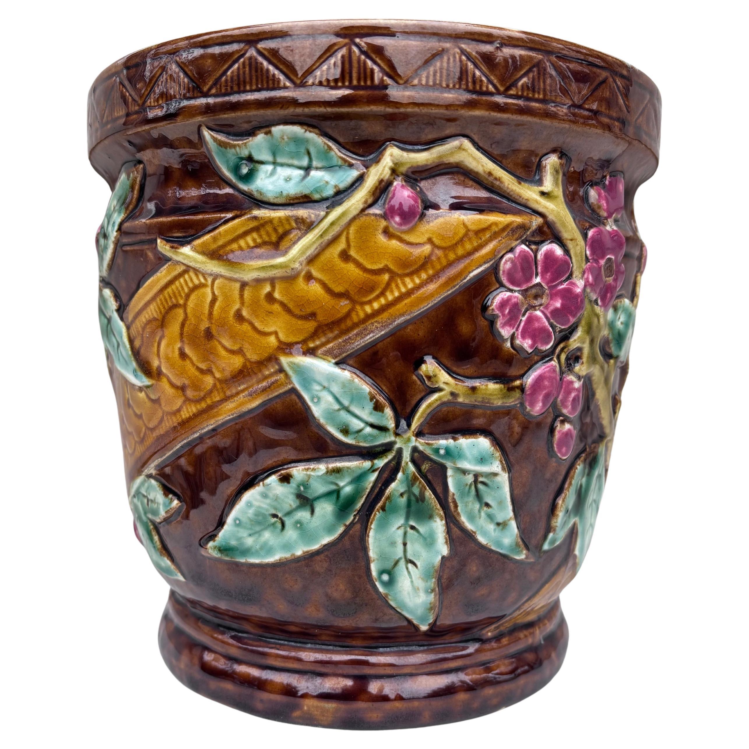 Fin du XIXe siècle Cache pot français en majolique de Longchamp , circa 1890 en vente