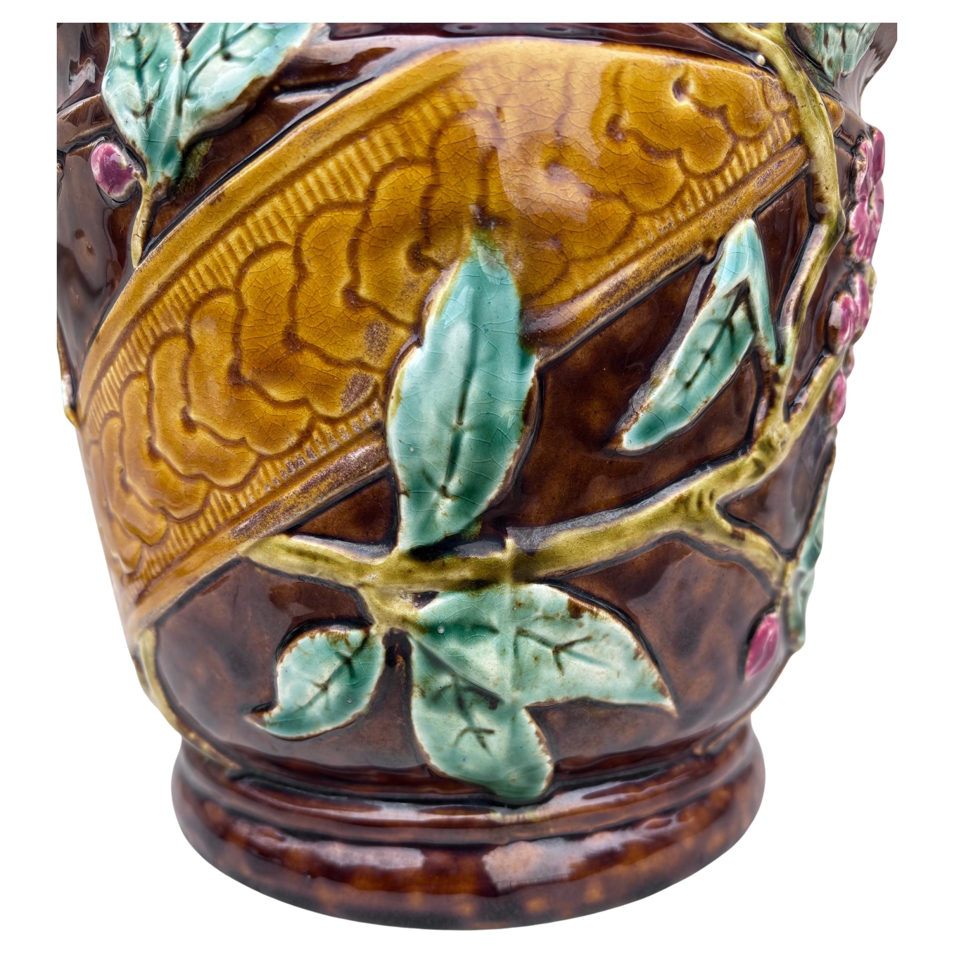 Cache pot français en majolique de Longchamp , circa 1890 Bon état - En vente à Austin, TX