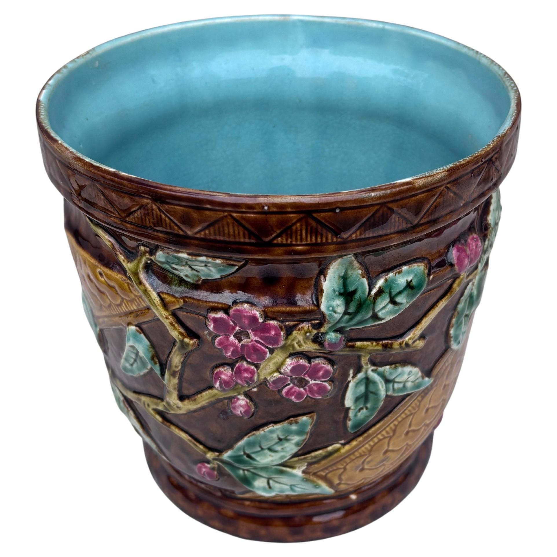 Cache pot français en majolique de Longchamp , circa 1890 en vente 1