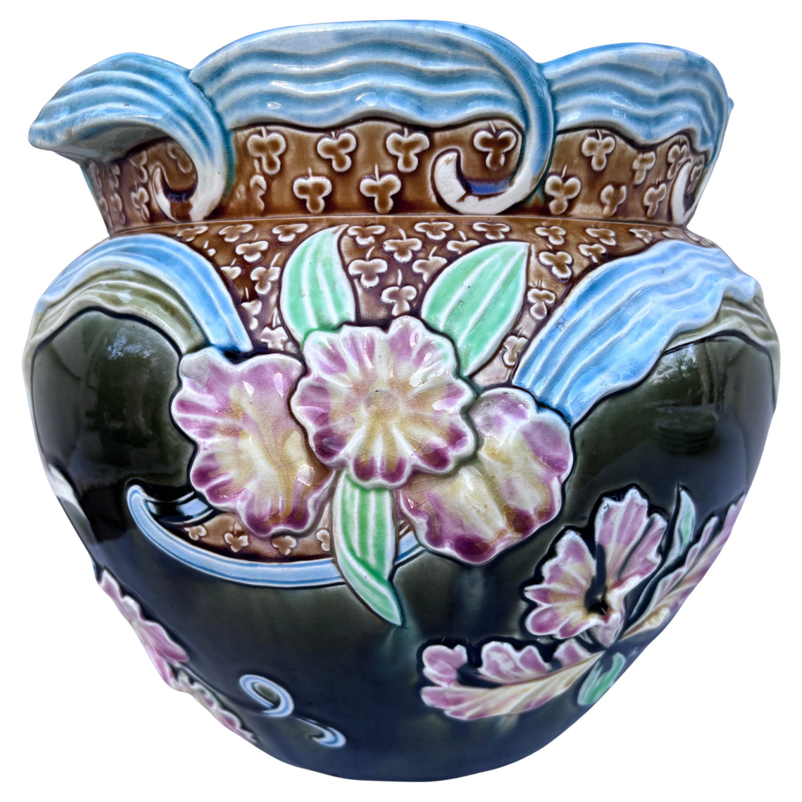 What is the difference between ceramic and porcelain pots?