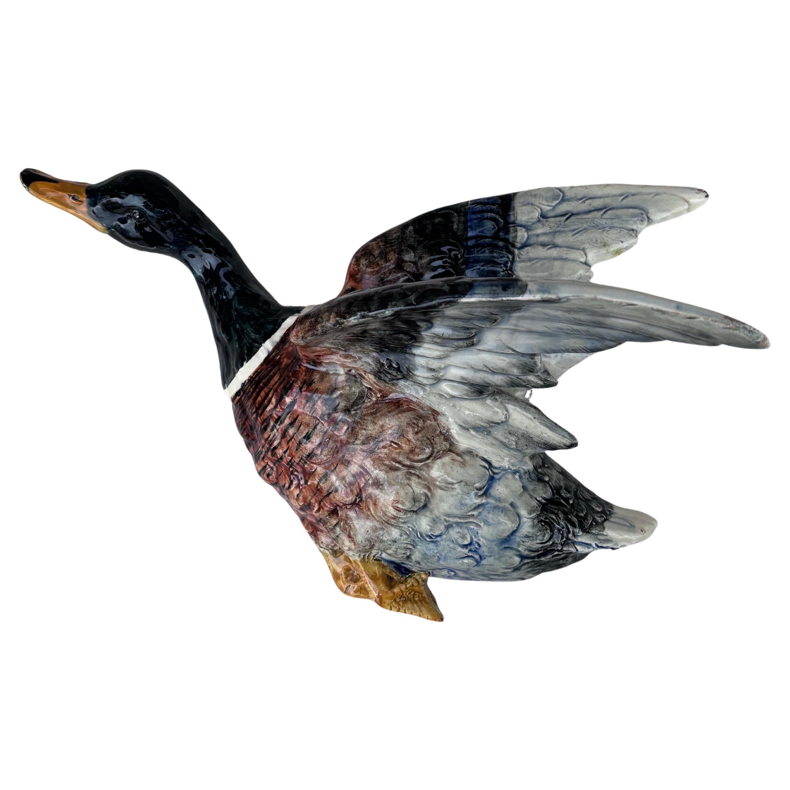 Bolsillo de pared de mayólica de pato Delphin Massier, circa 1890 Francés en venta