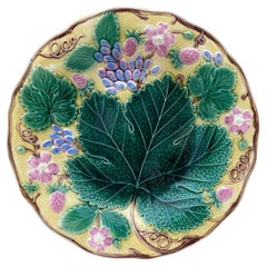 English Majolica Strawberry & Grapes Plate Wedgwood Circa 1920