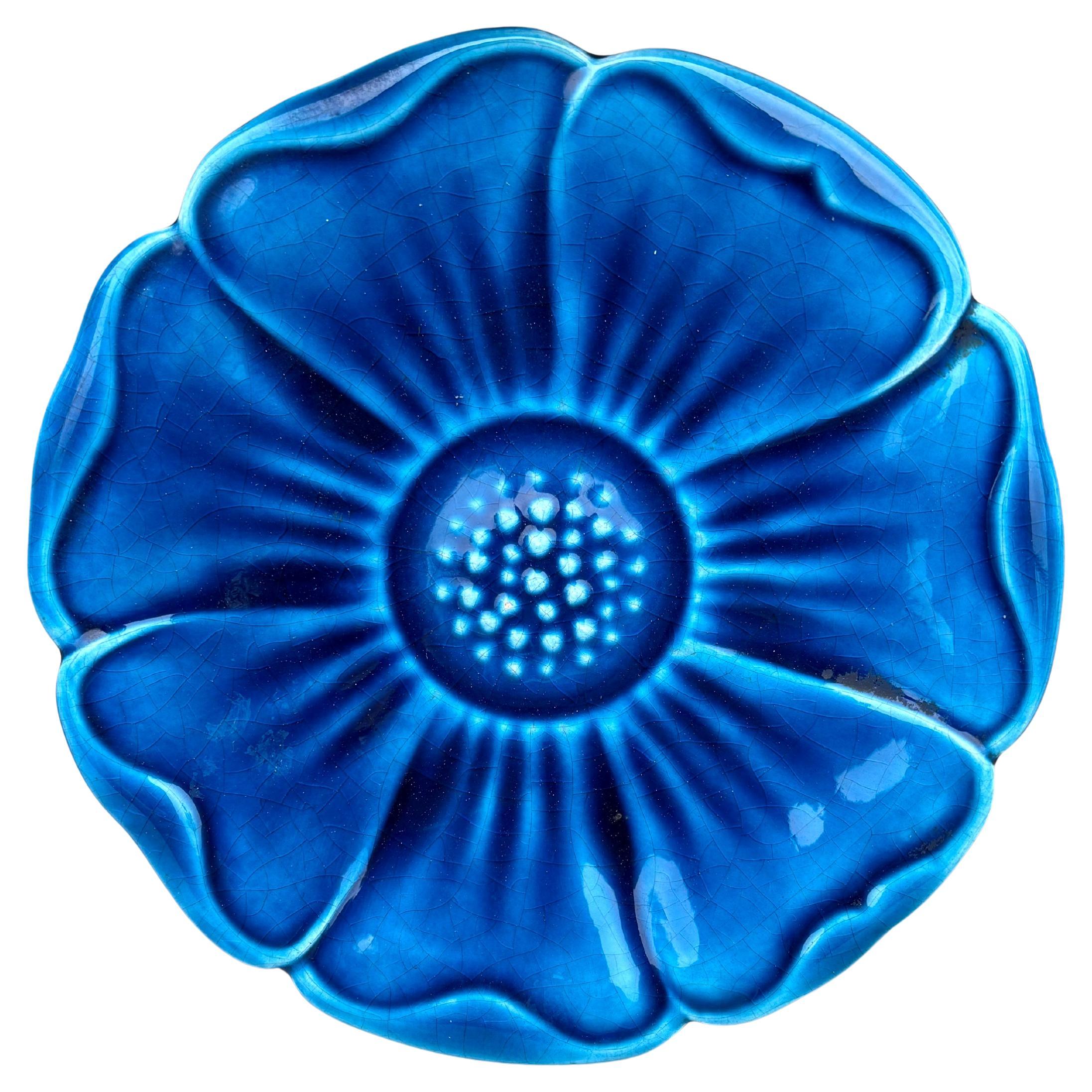 Piatto francese in maiolica blu Charolles della metà del secolo scorso