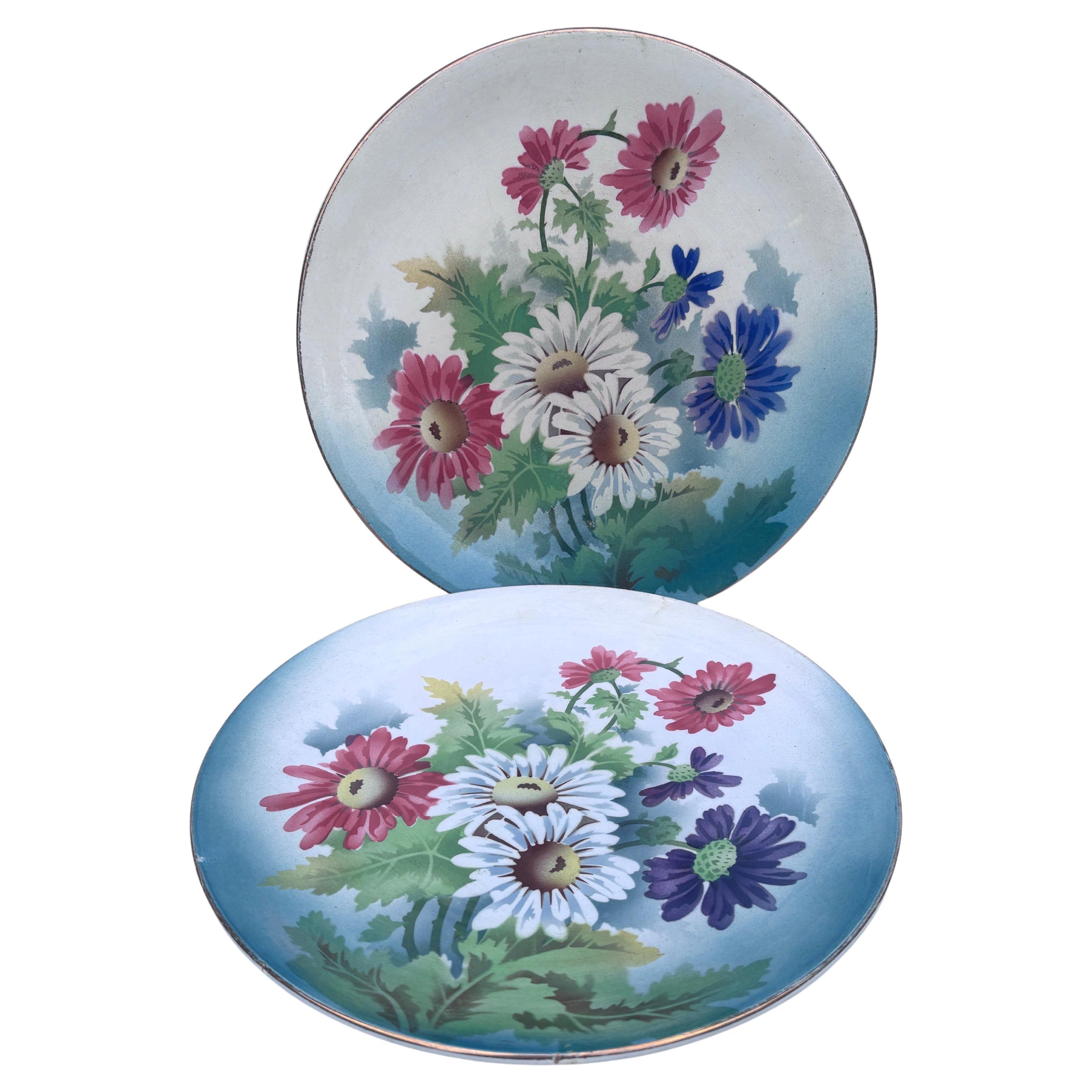 Fine XIX secolo Piatto in maiolica Giglio e Farfalla Choisy-le-Roi, 1880 ca. in vendita