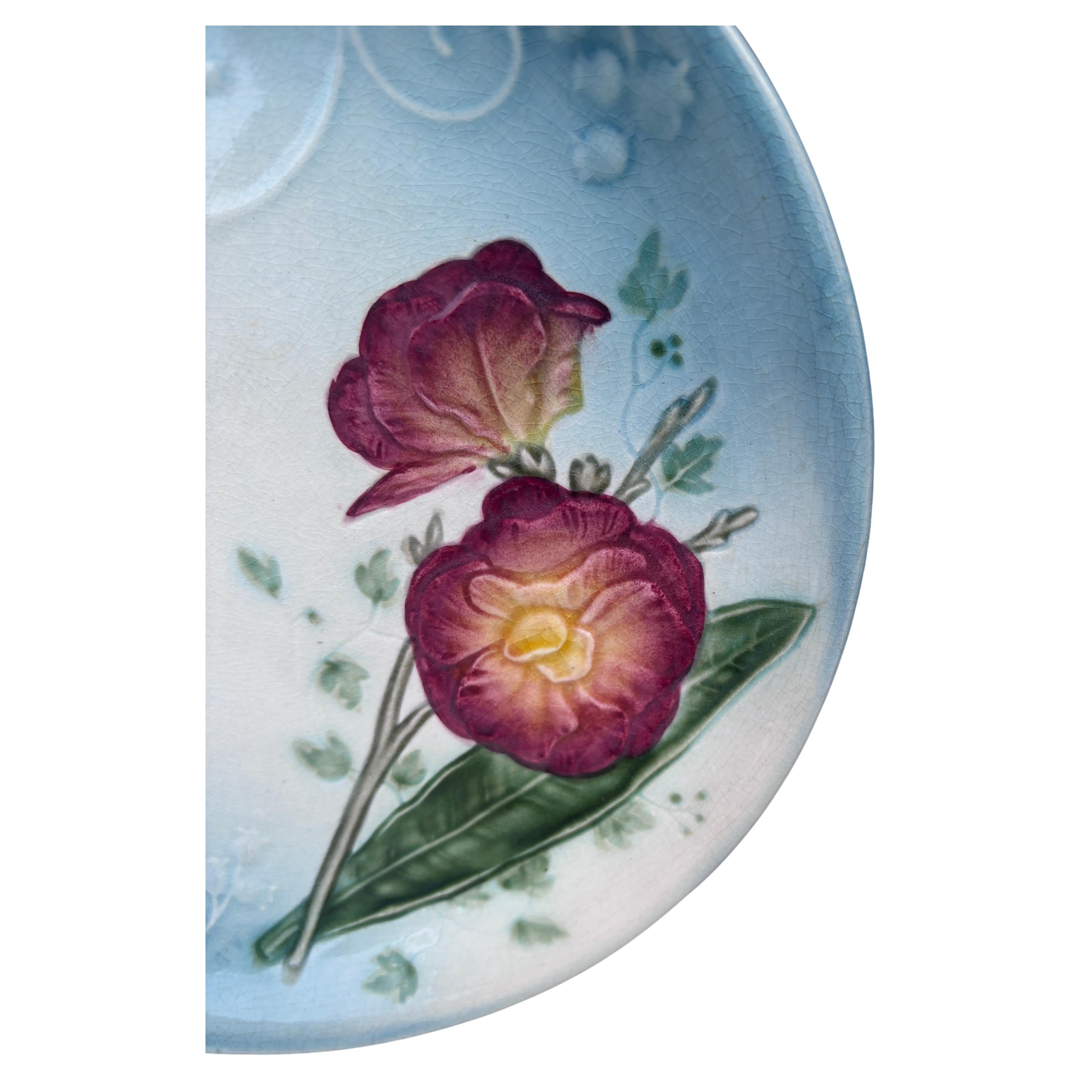 Francese Piatto in maiolica Fiori e Libellula Choisy-le-Roi, 1880 circa in vendita