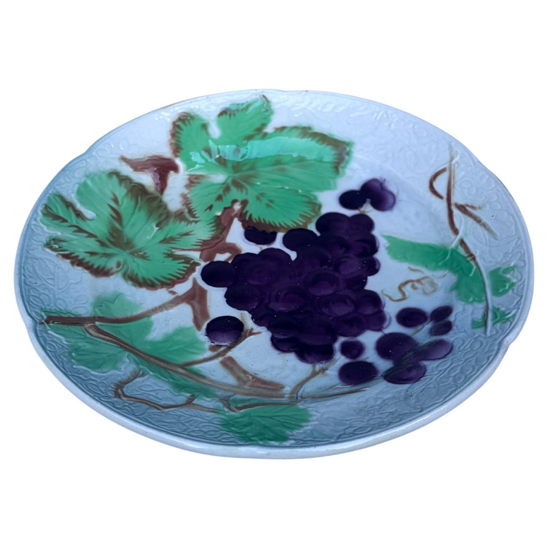 Majolica grapes plate signed Keller & Guerin saint clement, circa 1930.