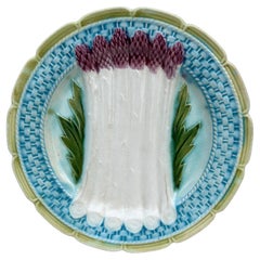 Assiette à asperges en majolique française, Orchies, vers 1890