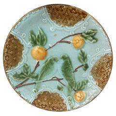 Piatto in maiolica Parrocchetti Salins, 1890 circa