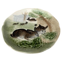 Piatto della famiglia di coniglietti in maiolica Choisy-le-Roi, 1900 ca.