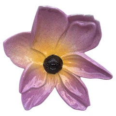 Pochette murale en majolique rose Mont-Chevalier Castel Circa 1900